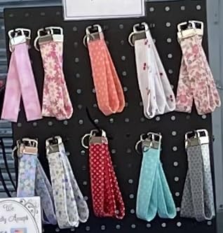 Peg Board Display Stand for Vendors with 12 Hooks Metal Tabletop Pegboard Display Stand for Craft Shows 17