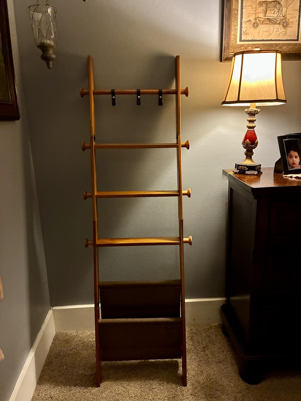 VASAGLE Blanket Ladder for Living Room, 5-Tier Wooden Ladder Shelf, Decorative Farmhouse Blanket Rack with Synthetic Leather Bag, Metal Hooks, Caramel Brown customer photo 2