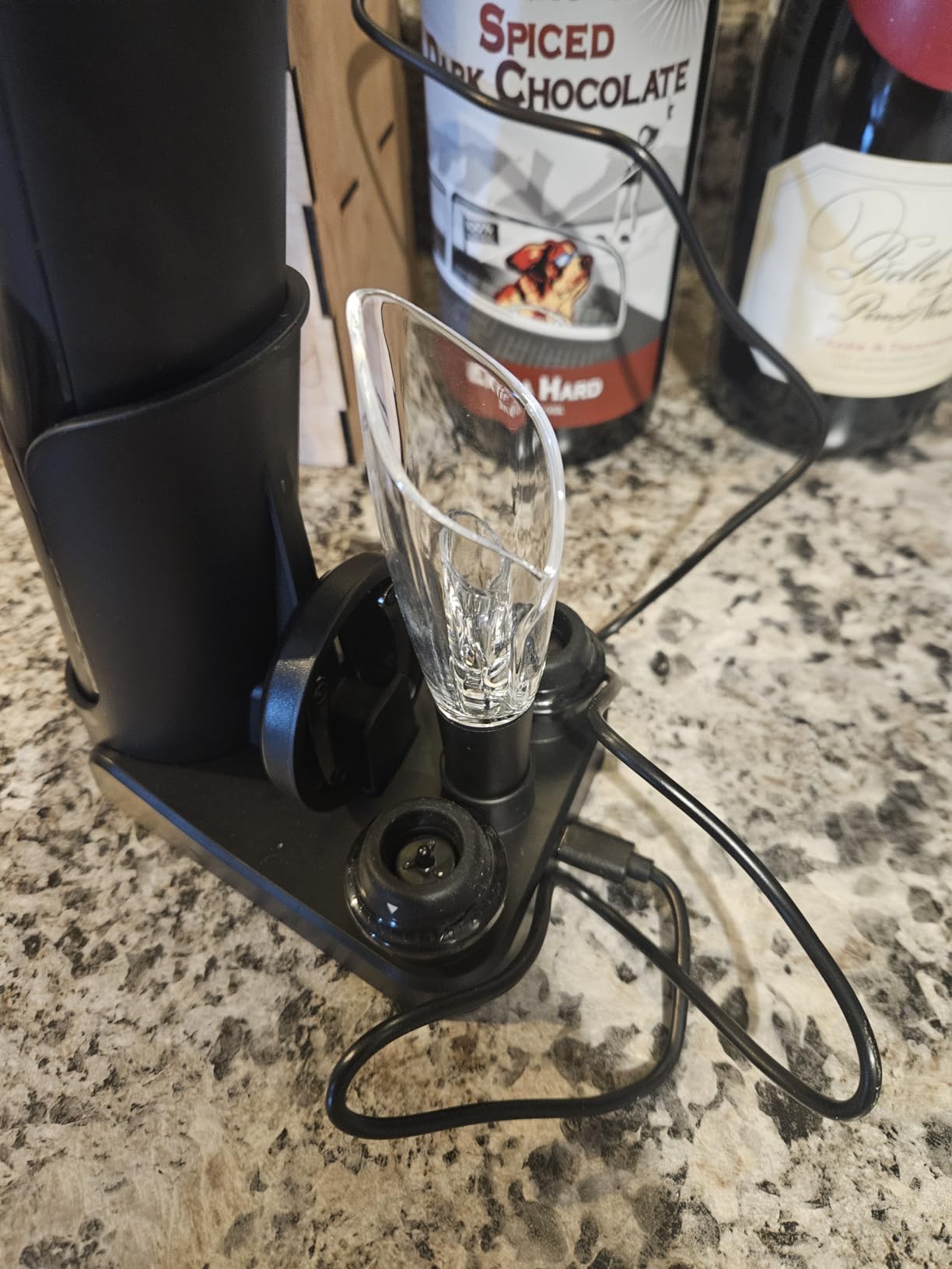 CIRCLE JOY Electric Wine Opener Rechargeable, 7-in-1 Automatic Wine Bottle Opener Gift Set with Electric Vacuum Pump, Foil Cutter, Aerator Pourer, 2 Stoppers & Charging Base, Black customer photo 2