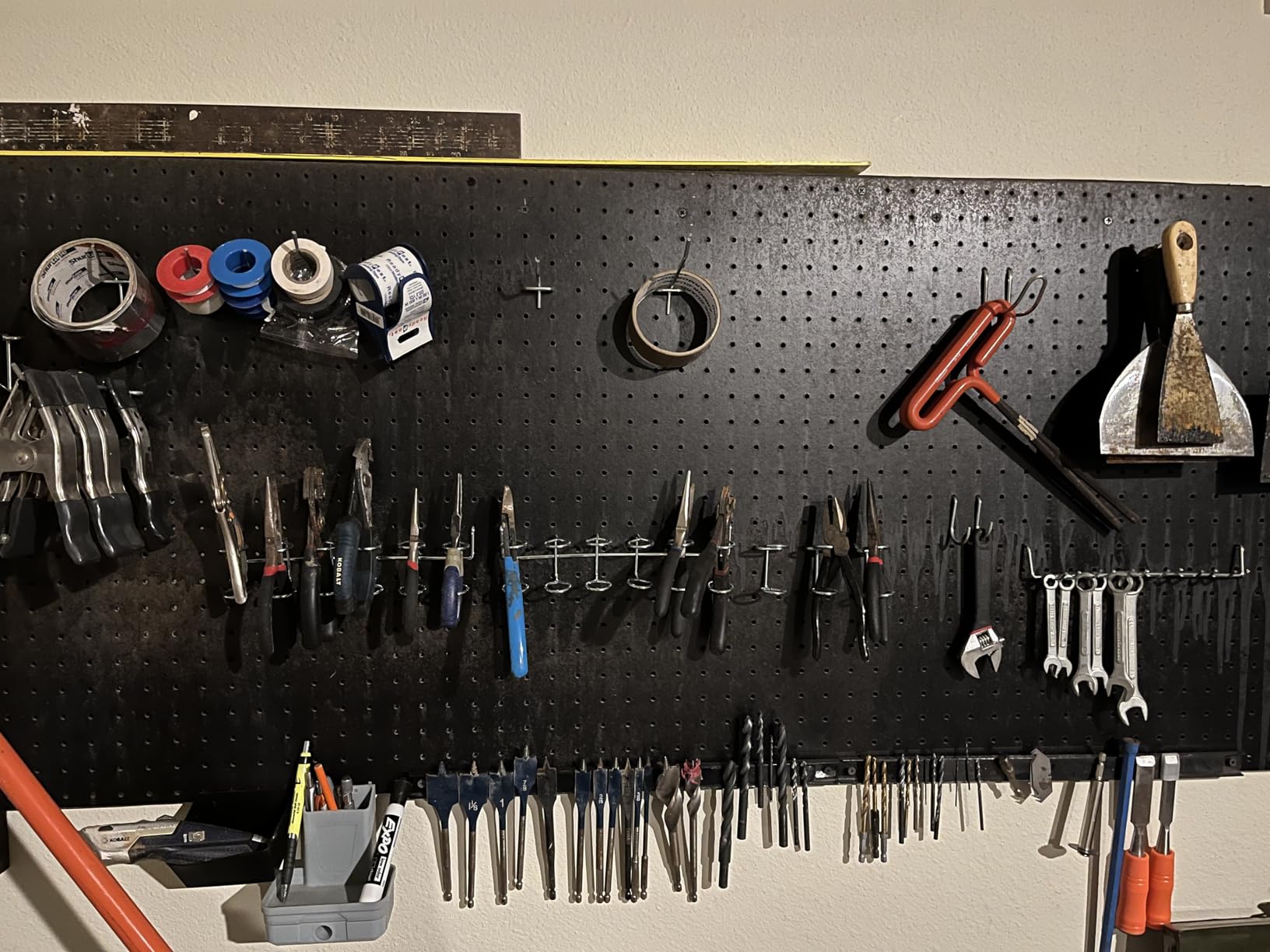 300-Piece Pegboard Hook Set, Pegboard Organizer Accessories for Hanging, Durable Metal Hooks for Tool Organization, Garage, Workshop, and Craft Storage customer photo 1