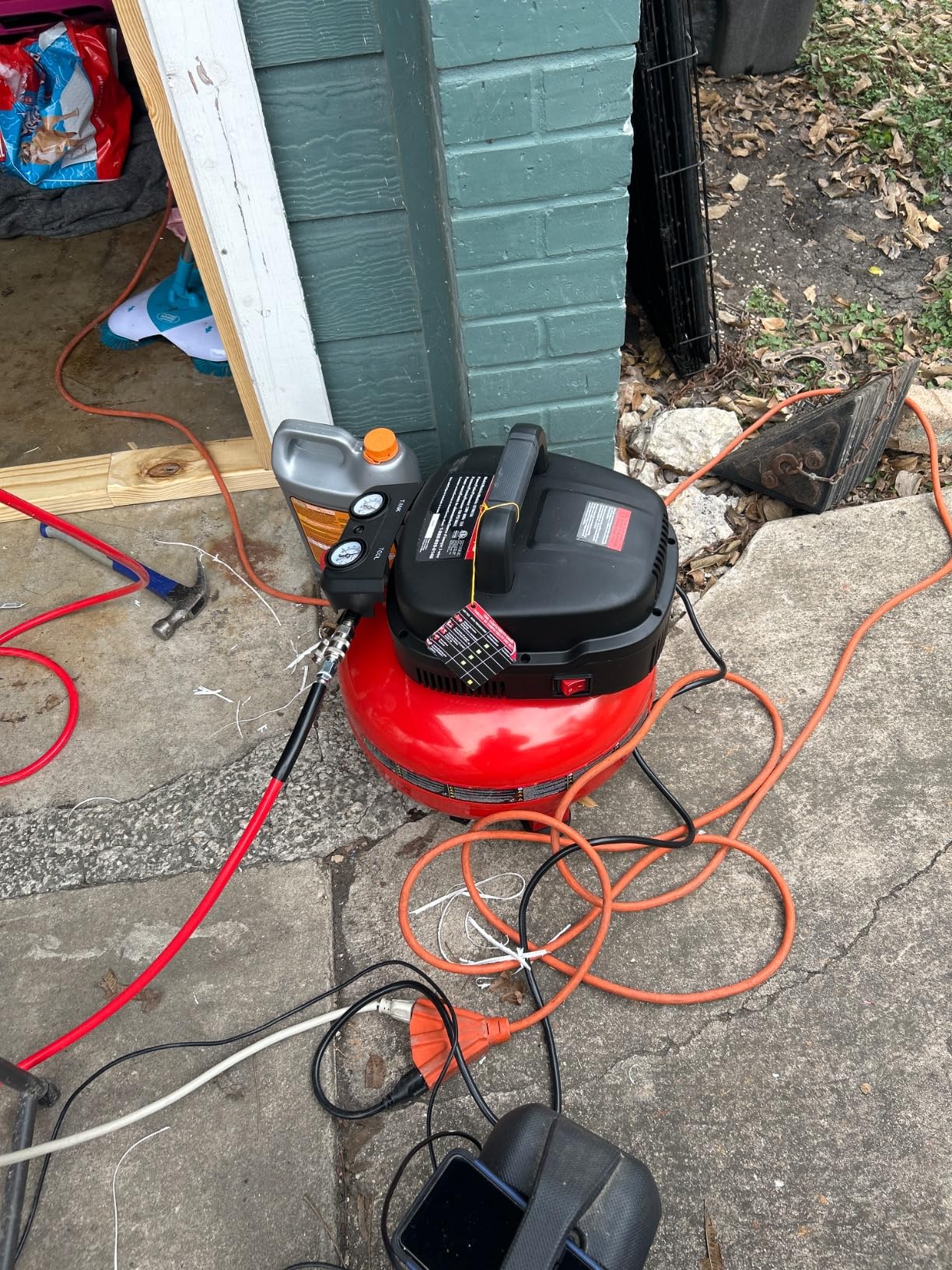ECOMAX Air Compressor 6 Gallon 150 PSI Pancake Portable Oil-free Tank with 10 PCS Accessories Kit customer photo 1