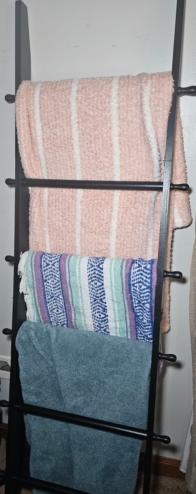 TEAKMAMA 6-Tier 5.4ft Blanket Ladder with Hanging Knobs Rustic Brown | Farmhouse Wall Leaning Solid Wood Scratch & Slip Proof Quilt Rack customer photo 2