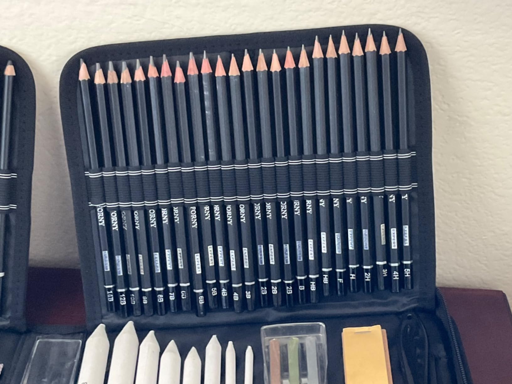 HIFORNY 126 PCS Drawing Kit Sketching Pencil Set, Sketch Pencils Art Supplies with 3-Color Sketchbook, Graphite, Charcoal, Blending Tools, Drawing Pencils for Adults Artists in Zipper Case customer photo 2