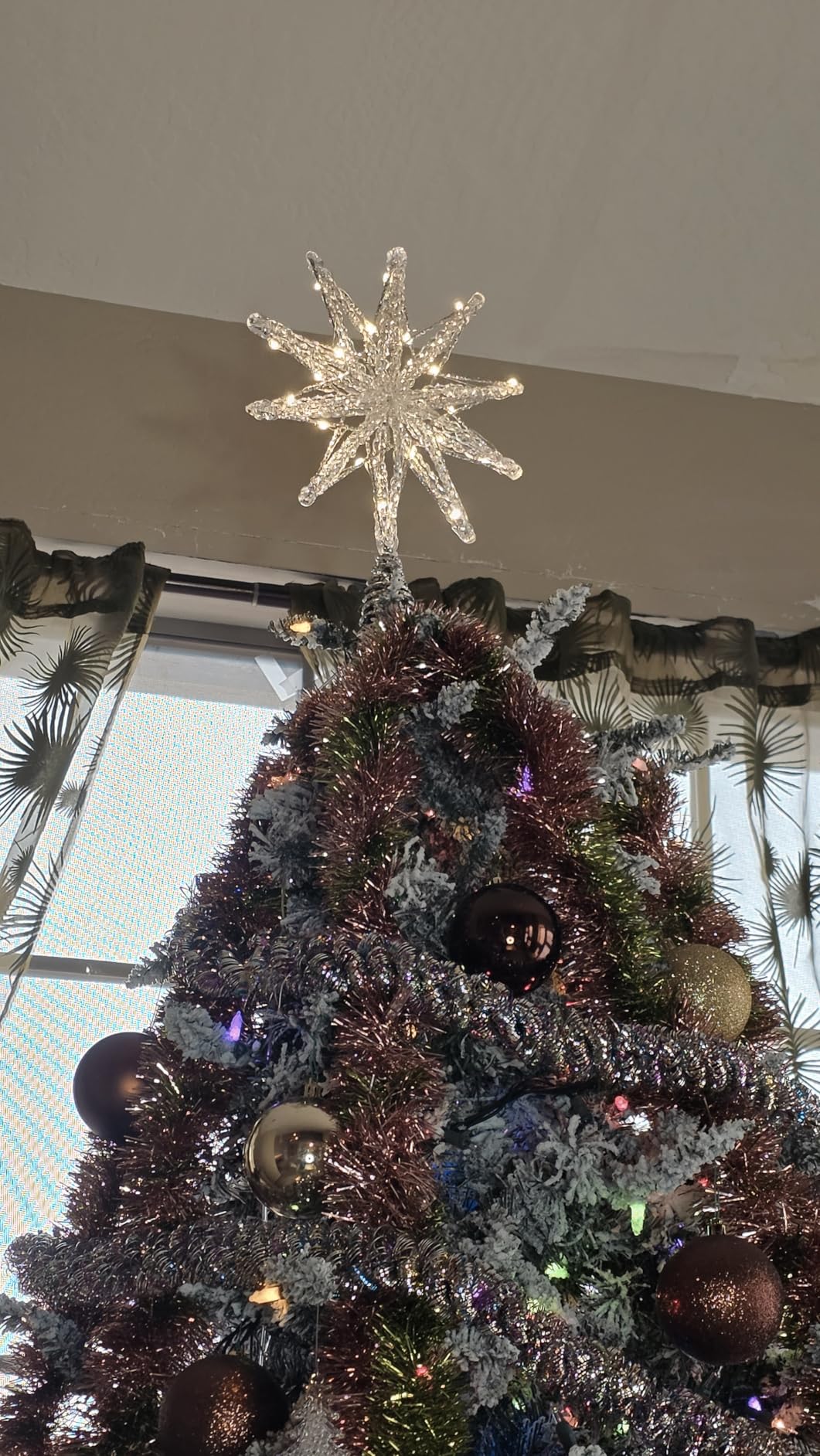 Lewondr Christmas Snowflake Tree Topper, 12.2in Xmas Tree Topper with Glittered Epoxy & 30 LED Bulbs, Remote&USB Powered Snowflake Treetop, Christmas Tree Decor for Home Party, 6H Timer&8 Modes, Silver customer photo 1