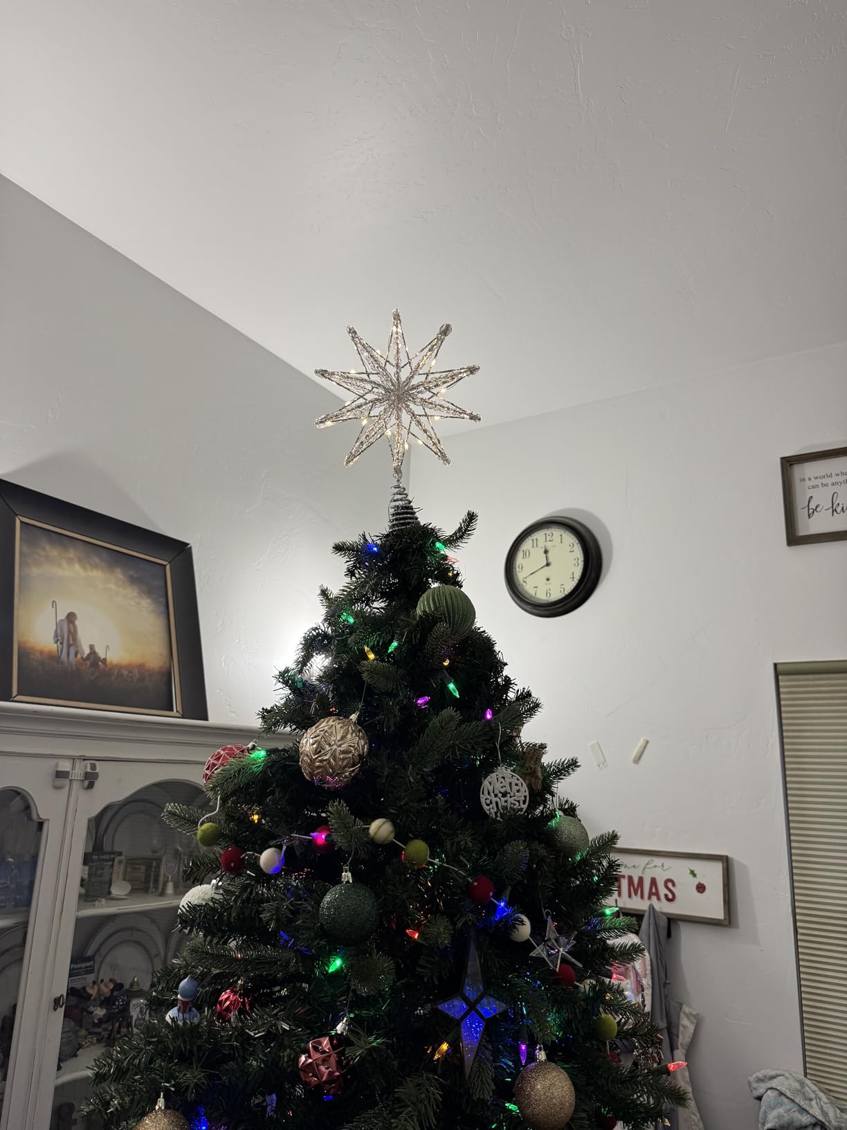 Lewondr Christmas Snowflake Tree Topper, 12.2in Xmas Tree Topper with Glittered Epoxy & 30 LED Bulbs, Remote&USB Powered Snowflake Treetop, Christmas Tree Decor for Home Party, 6H Timer&8 Modes, Silver customer photo 2