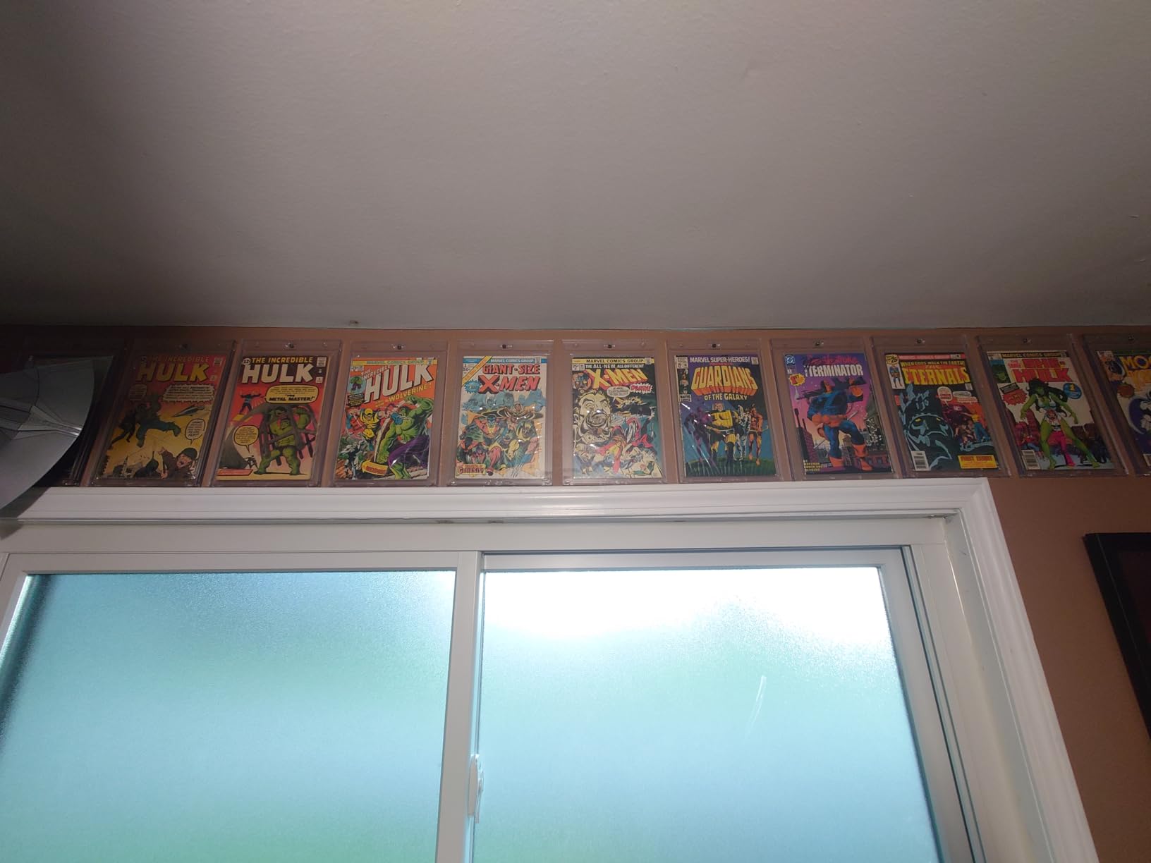 Wonderjune 8 Pack Magnetic Comic Book Holder Outer Clear Comic Book Display Case Inside Wall Mountable UV Protection Slab Protectors Fits Most Wall Display (7.52