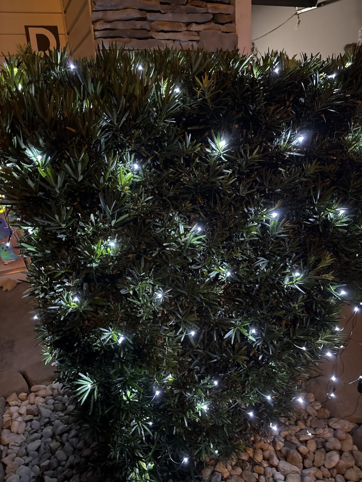 WBao Christmas Lights Outdoor, 200LED 8.4ft x 5.2ft Christmas Net Lights with 8 Modes, Timer, End to End Connectable, Waterproof LED Net Lights for Lawn, Bushes, Trees Xmas Decorations, Warm White customer photo 2