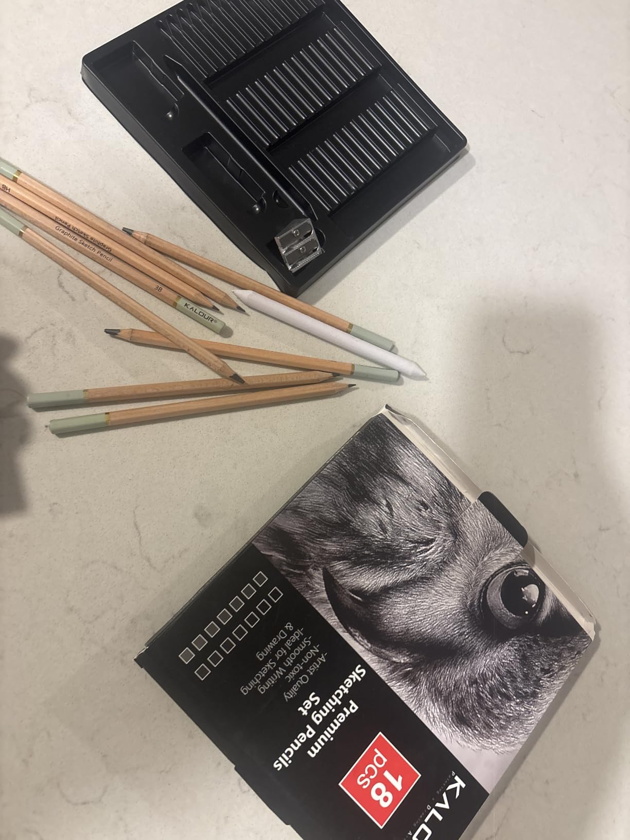 KALOUR 18-Piece Professional Sketch Pencil Set - Includes 5H to 14B Pencils, Vinyl Eraser, Kneaded Eraser, Sharpener and Paper Blending Stump - Ideal for Artists and Beginners customer photo 1
