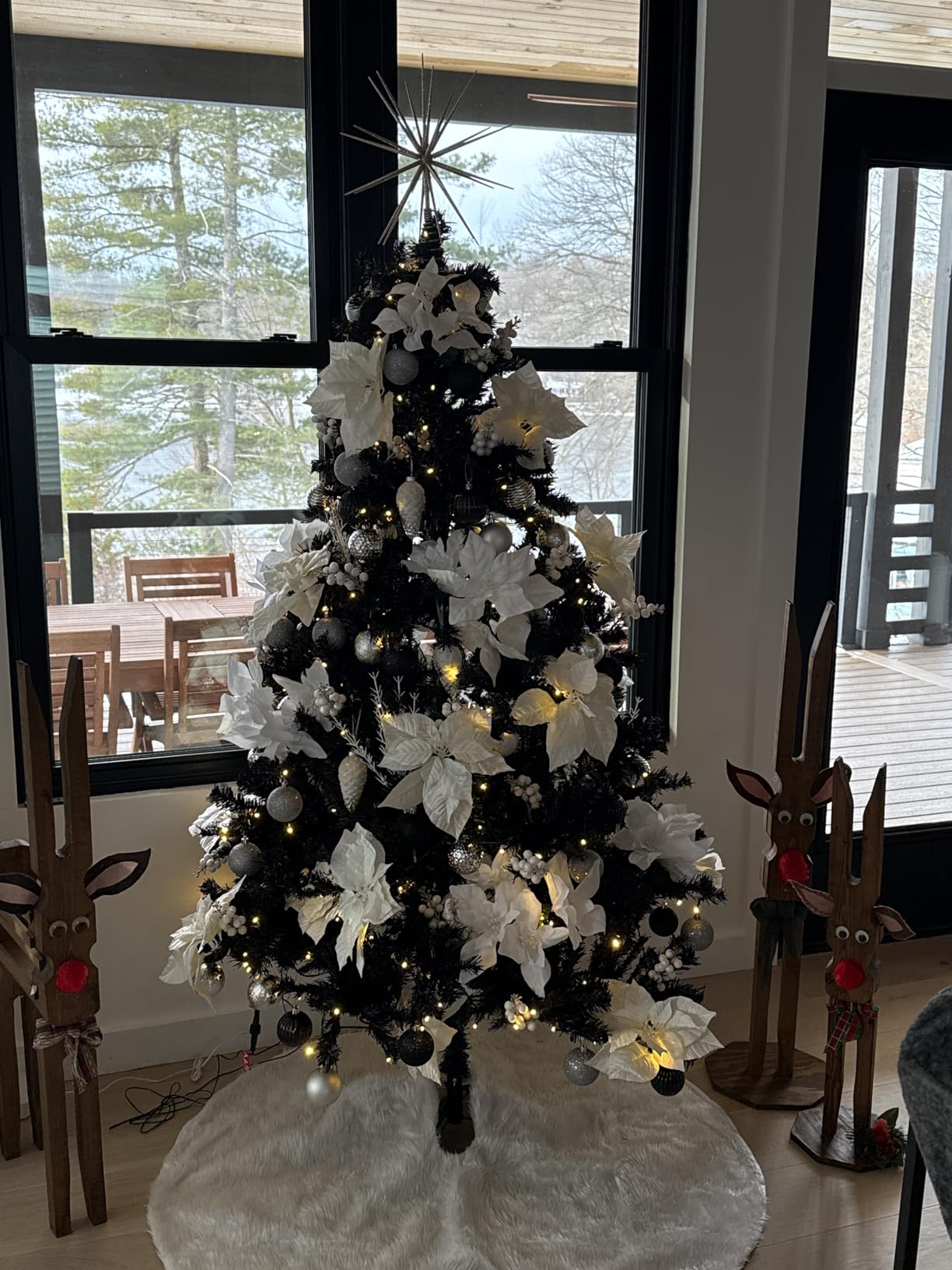 YITAHOME Prelit Pre-Decorated Christmas Tree 6FT with Remote | Artificial Hinged Christmas Tree with 58 Pine Cones & 58 Red Berries, Xmas Tree with 818 Frosted Tips, 250 Lights customer photo 2