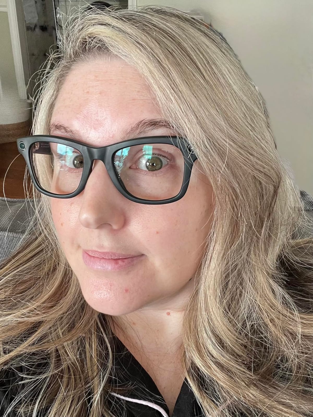 Ray-Ban Meta (Gen 1), Wayfarer, Matte Black | Smart AI Glasses for Men, Women - 12 MP Ultra-Wide Camera, Open-Ear Audio, Video Recording, Bluetooth - Transitions Graphite Green Lenses customer photo 2