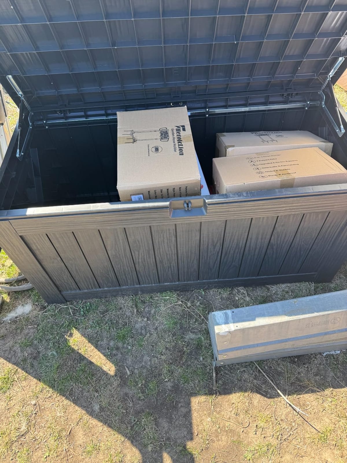 Devoko 120 Gallon Deck Box Resin Outdoor Storage Box Waterproof | Large Outdoor Storage Bench Lockable for Outside Patio customer photo 1