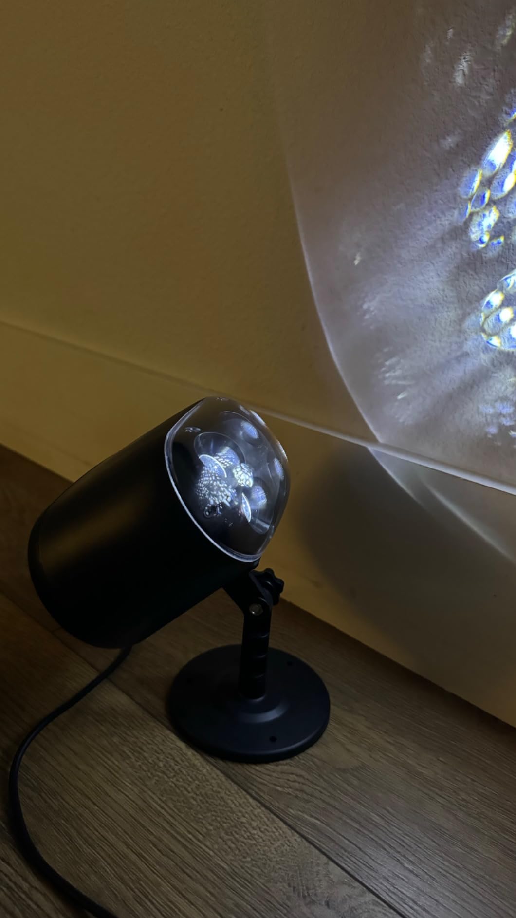 Christmas Projector Lights Outdoor - 2025 Upgrade Falling Vivid Snowflake 6 Bigger LED Waterproof & Adjustable Christmas Snowflake Projector Lights Indoor for Xmas Christmas Party customer photo 1