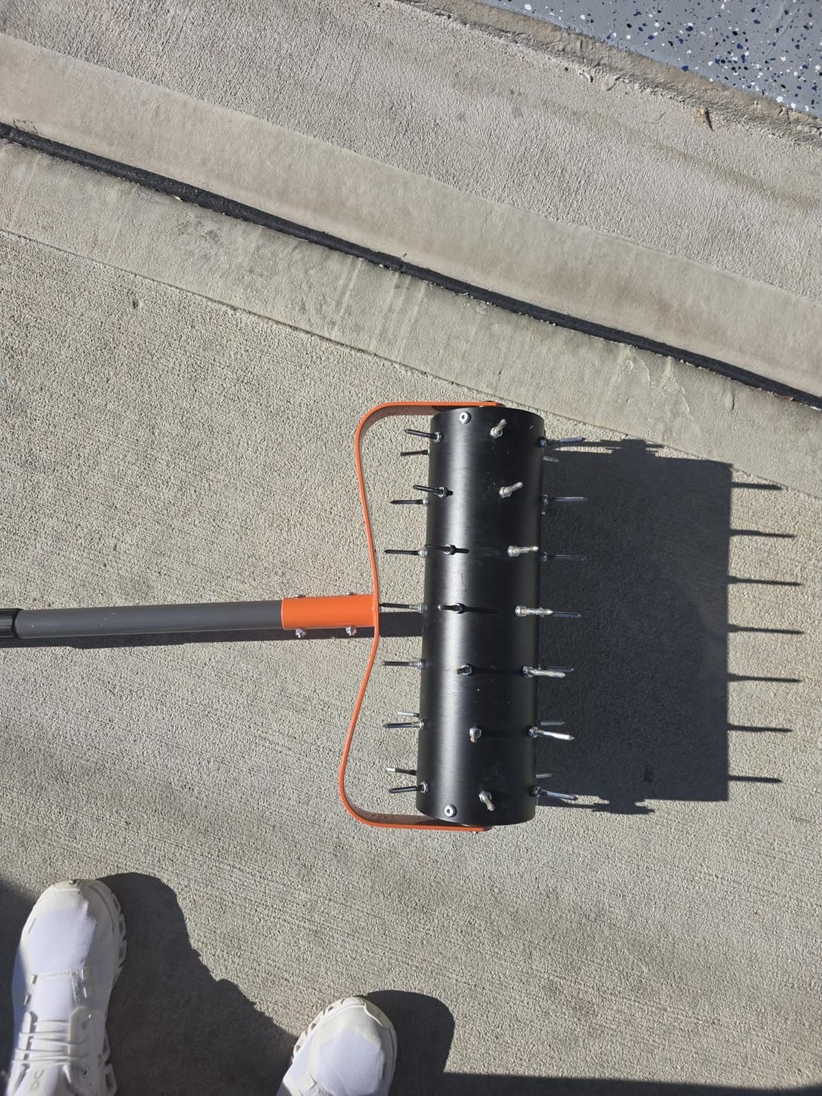 Walensee Rolling Lawn Aerator, Heavy Duty Manual Aerator with 42 Spikes | Adjustable Handle, 71