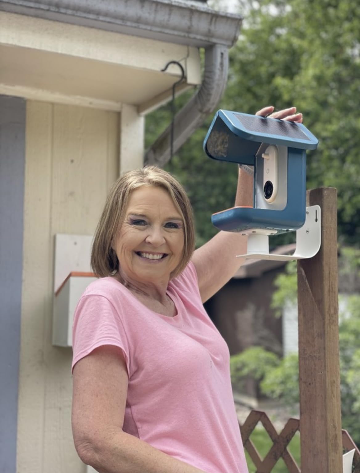 Birdbuddy PRO Solar Smart Bird Feeder with Camera - AI Bird Species Identification, 5MP Photos, 2K HD Video Live Stream Camera, Slow-Motion Video, 2.6in Focus - Blue Solar customer photo 1