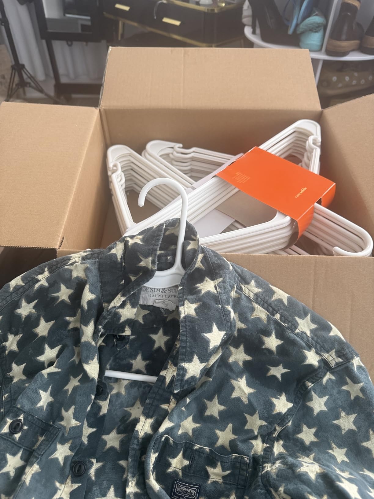 Amazon Basics Space Saving Plastic Clothes Hangers, Sturdy Closet Organizer for Shirts and Jackets, Adult Size, White, 50-Pack customer photo 2