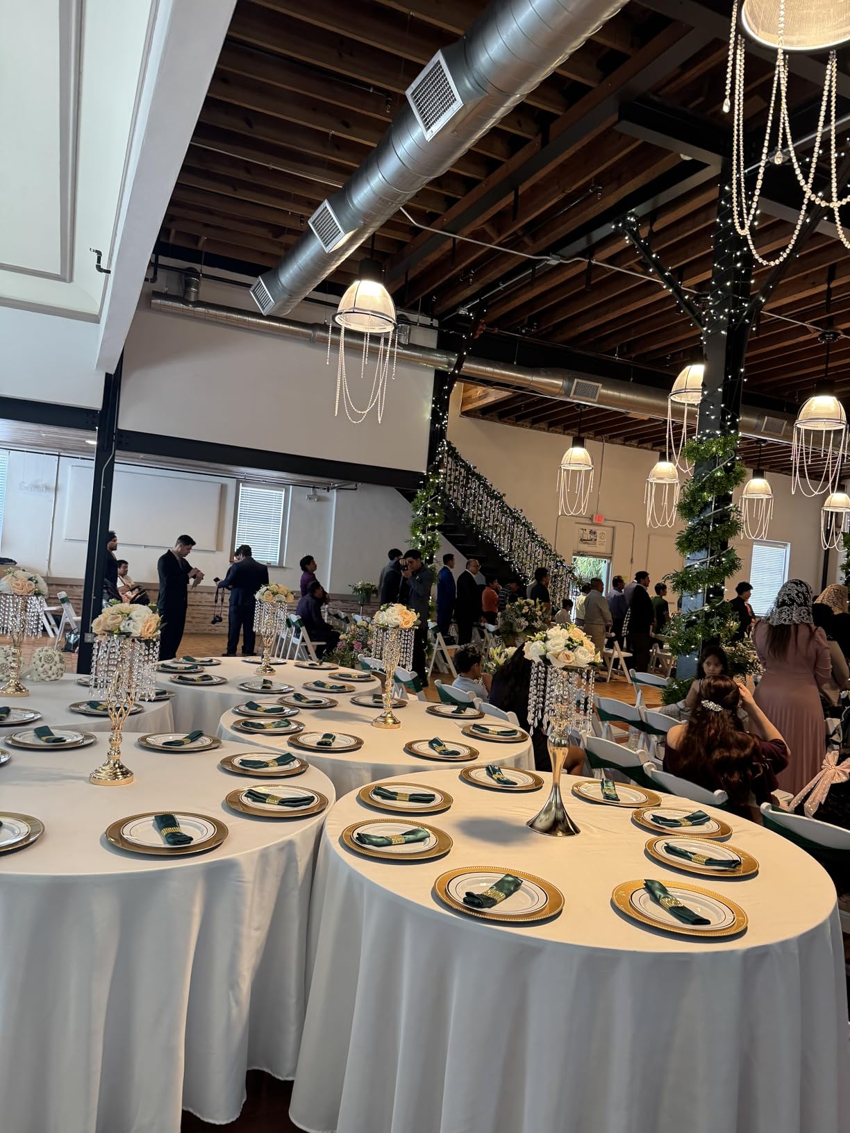 VEVOR 12PCS 19.3in Tall Crystal Wedding Flower Stand Metal Centerpiece Vase | For Dinner Party, Ceremony, Birthday and Event Decor Tables, Gold Flower Holders, Floral Display Rack with Modern Design customer photo 1