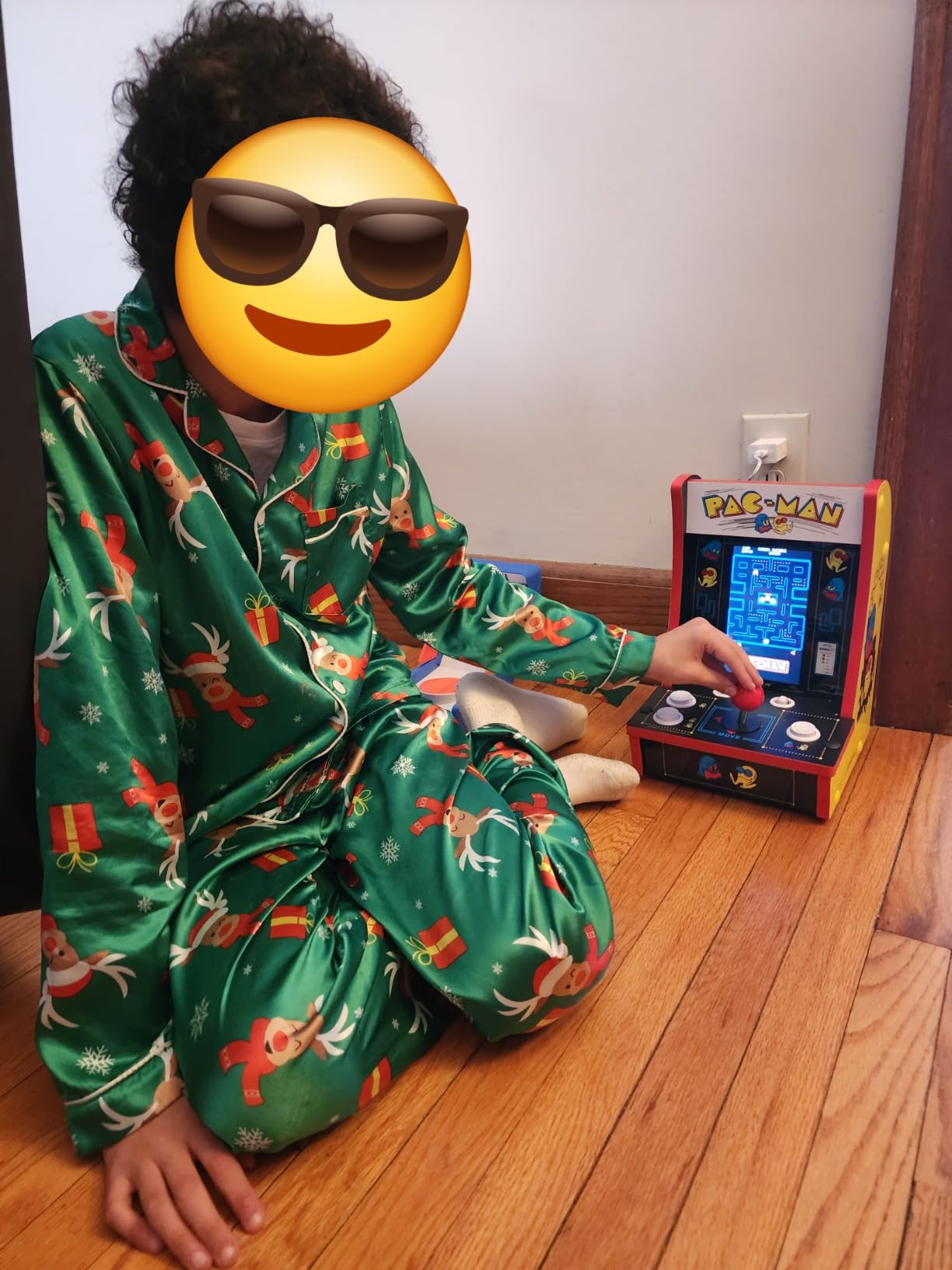Arcade1Up Pac-Man Countercade Countertop Arcade Machine, 3 Retro Games | 7-Inch LCD Screen and Full Size Real Feel Joysticks and Buttons customer photo 1