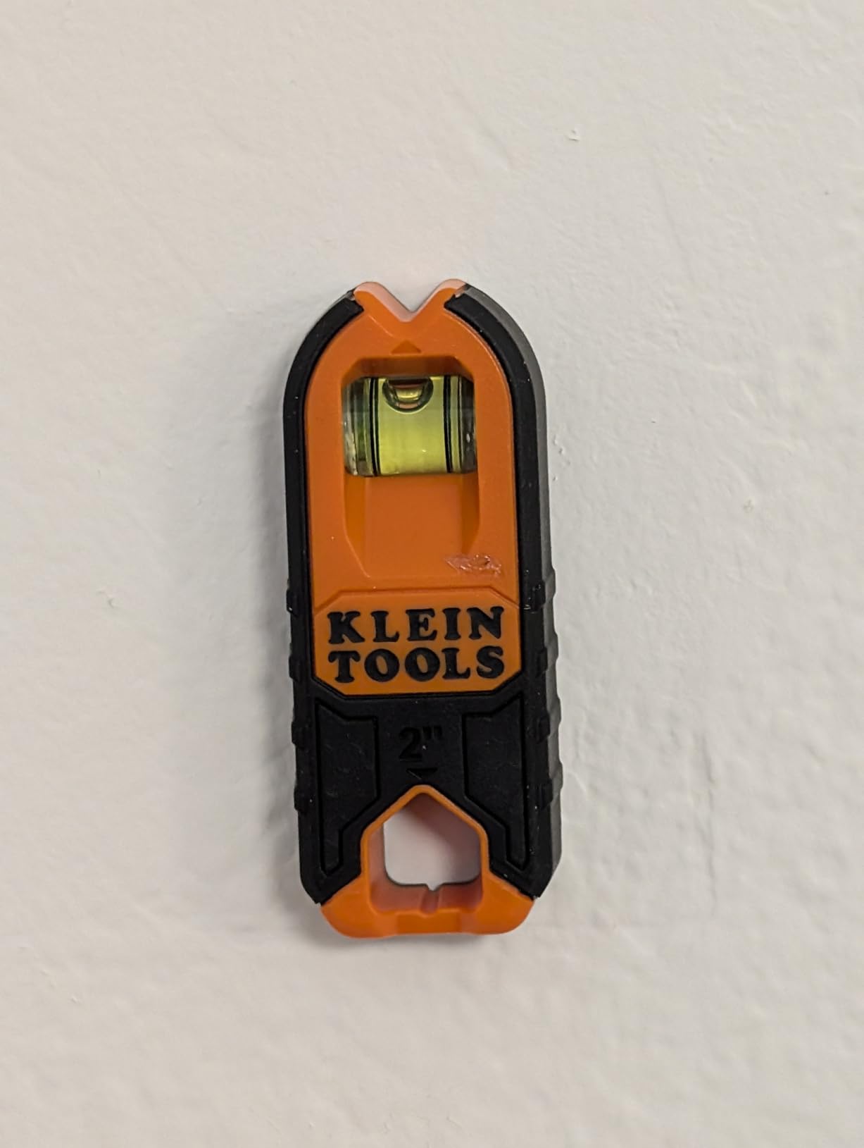 Klein Tools MSF100 Magnetic Stud Finder and Level, Compact, Wood and Metal Detector with Bubble Vial for Accurate Markings, Felt Pad Backing customer photo 2