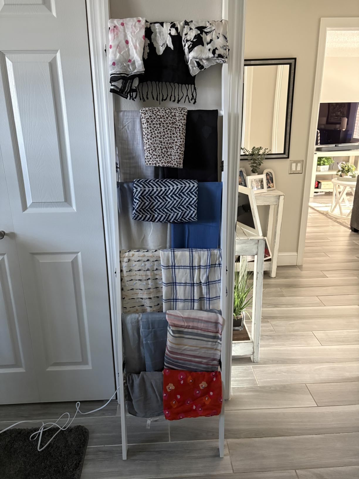 BAMBANG 6-Tier Blanket Ladder for Living Room, Blanket Quilt Ladder Rack Rustic Decorative Towel Holder, Wall Leaning, Black customer photo 2