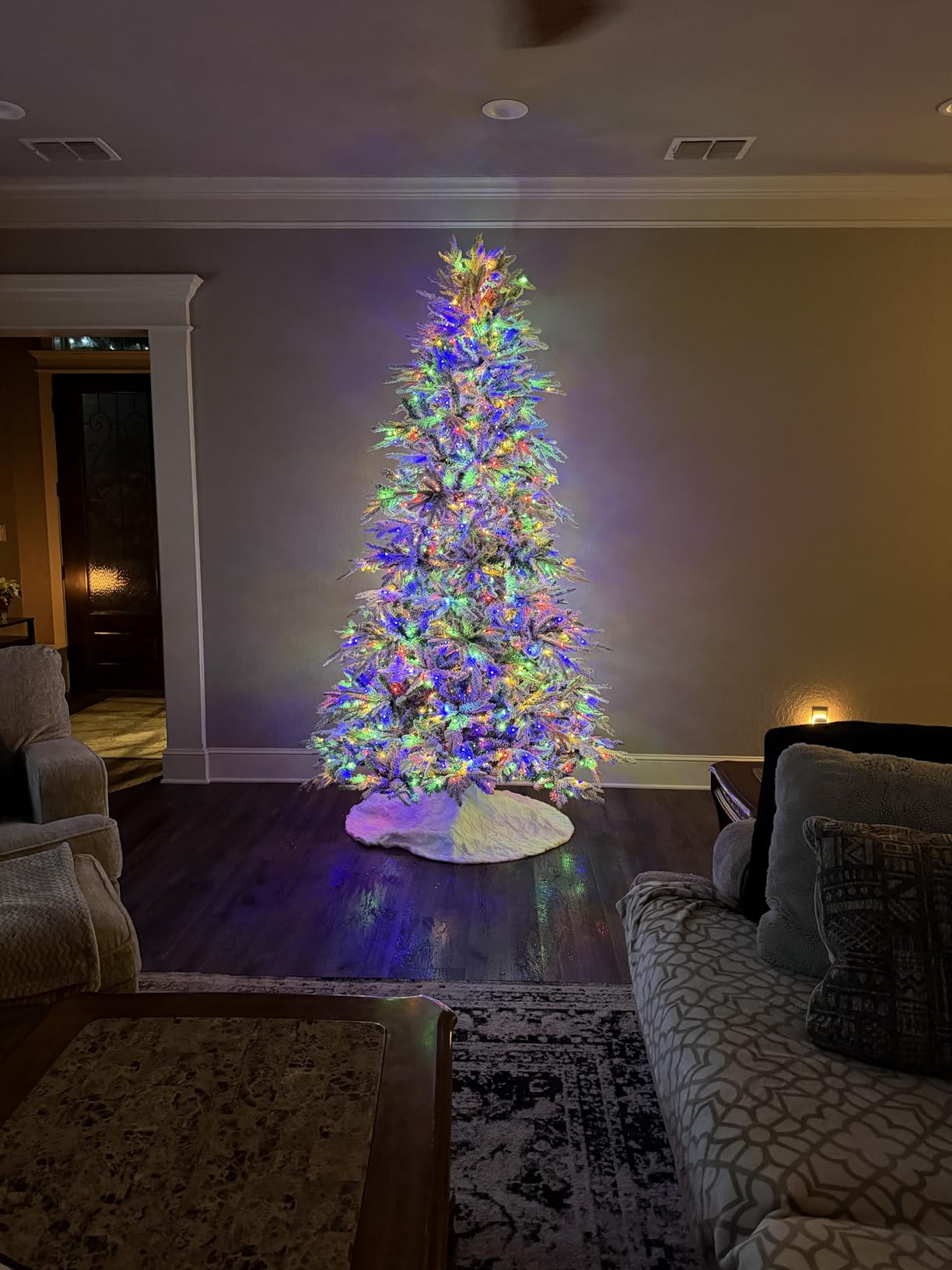 Best Choice Products Full Flocked Aspen Christmas Tree, 7.5ft Pre-lit Realistic Noble Fir w/ 700 Glowing LED Lights, 2-in-1 White & Multicolor customer photo 2