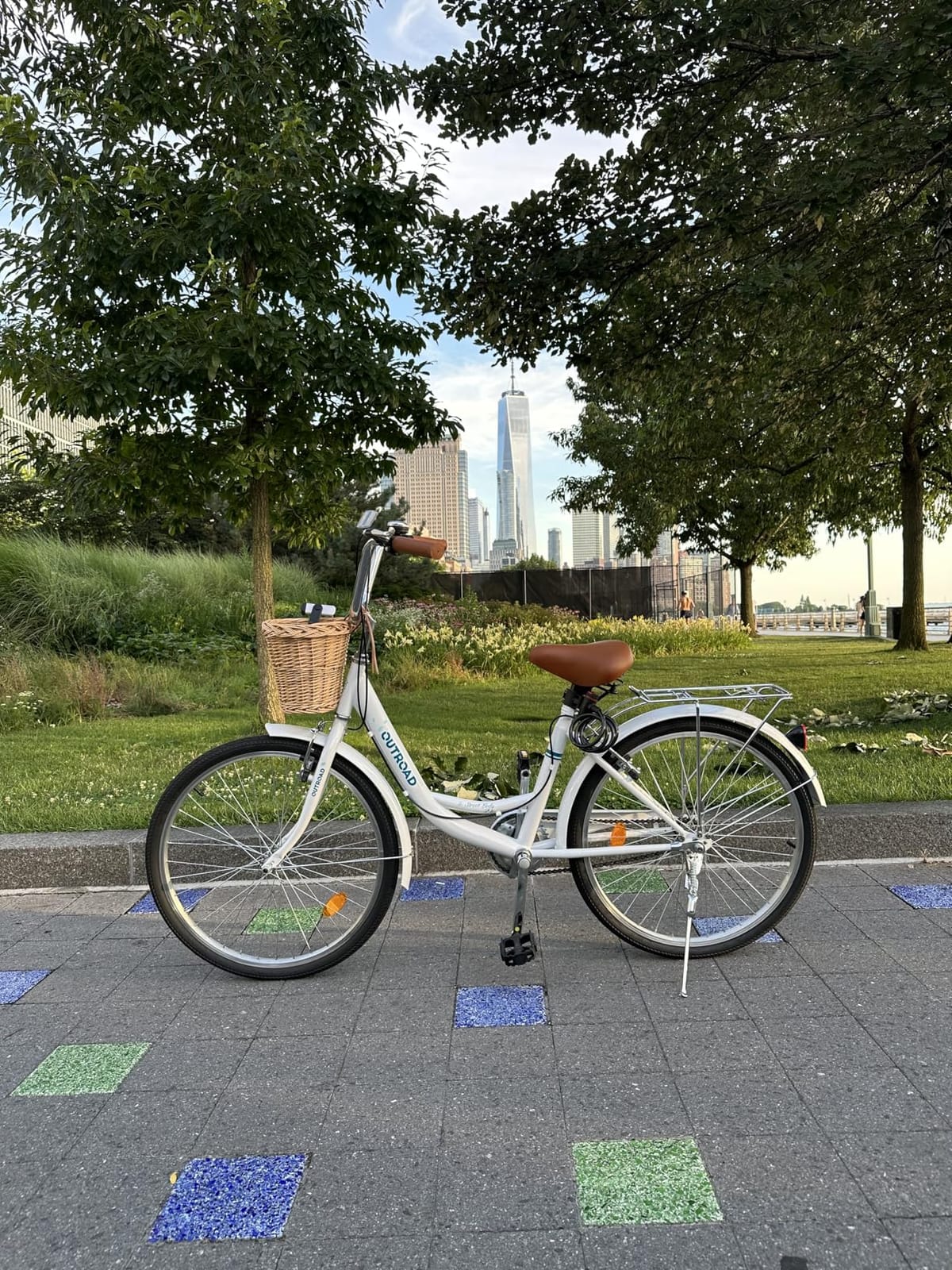 Outroad Beach Cruiser Bike, 24/26 inch Commuter Bicycle for Adult and Women, High-Carbon Steel Comfortable City Bikes with Rear Rack and Basket customer photo 1