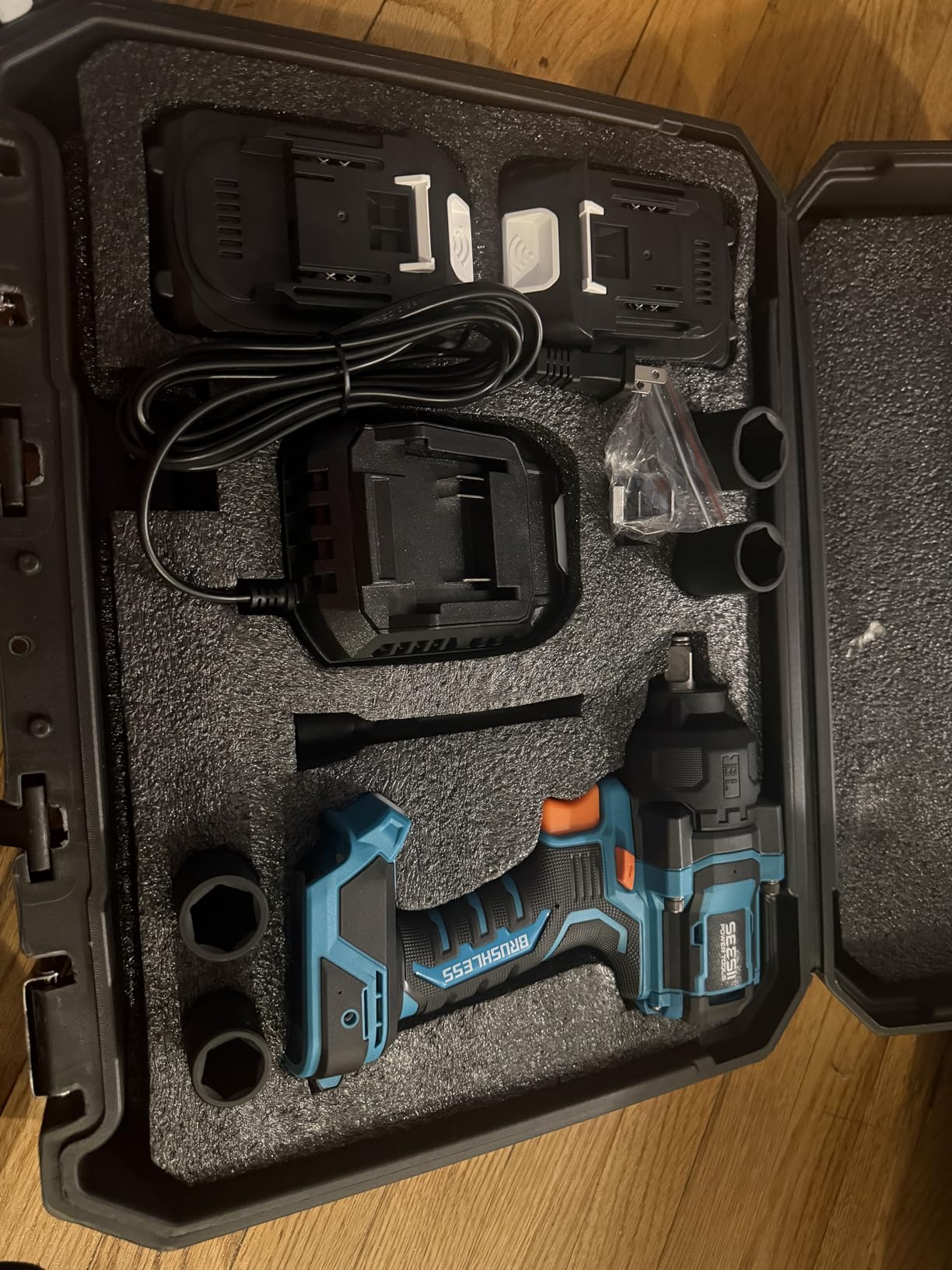 Seesii Impact Wrench 886 Ft-lbs(1200N.m), 1/2 High Torque Impact Gun with 21V 2x4.0Ah Battery, Electric Impact Driver, 2900IPM, 5 Socket, Cordless Impact Wrench for Home Car/Mower/Pickup/Truck RV customer photo 1