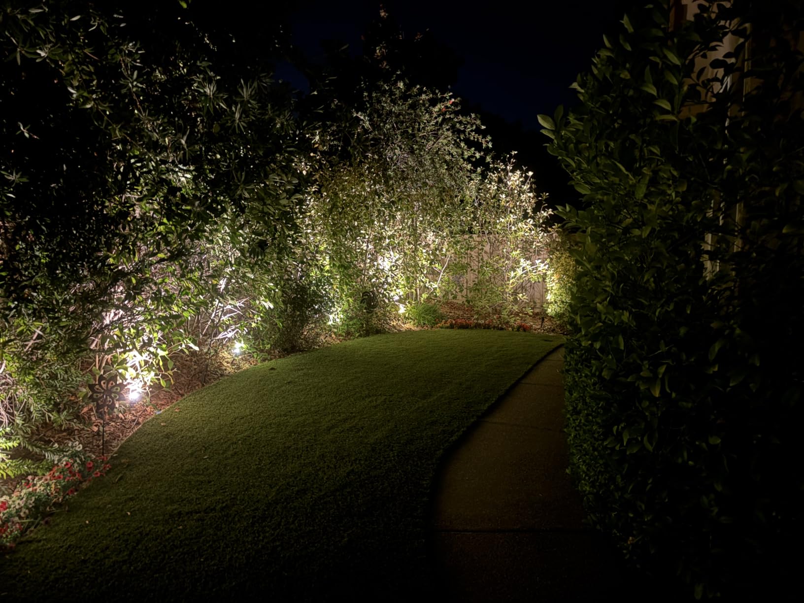 SUNVIE All-in-One LED Low Voltage Landscape Lighting Kit, 12-Pack Landscape Lights with Transformer 100FT Wire and Connectors, 3000K Waterproof Low Voltage Landscape Lights for Garden Yard House Tree customer photo 1