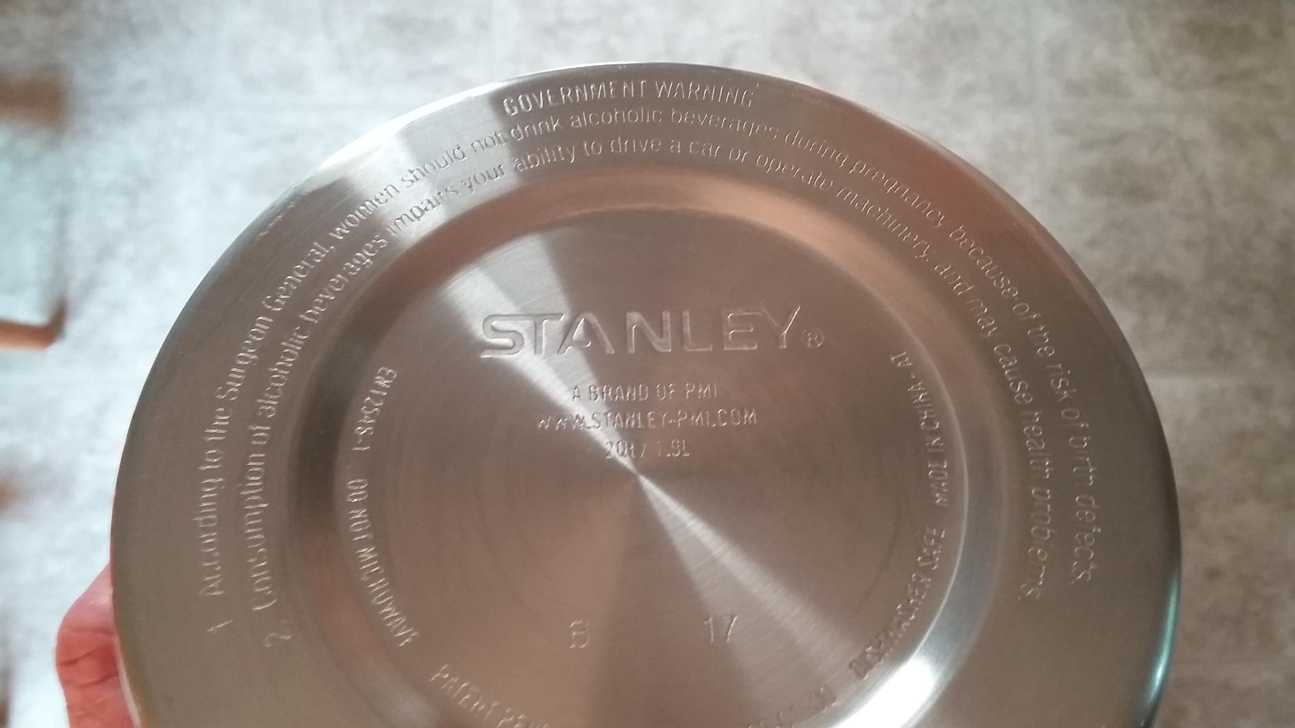 Stanley Classic Easy-Pour Growler 64 oz | Keeps Beer Cold or Coffee Hot | Leakproof Steel Lined Lid and Easy to Carry Handle | Insulated Stainless Steel | BPA-Free | Black 2.0 customer photo 1
