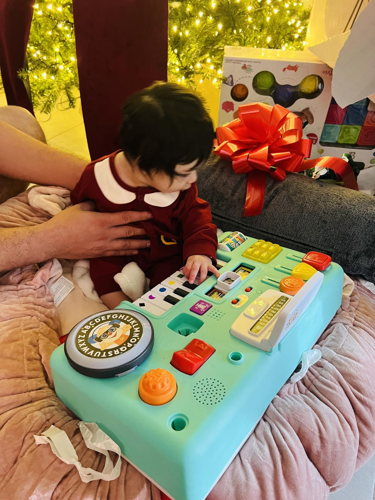 Fisher-Price Baby & Toddler Toy Laugh & Learn DJ Table with Educational Musical Activities for Developmental Play Infants Ages 6+ Months customer photo 2