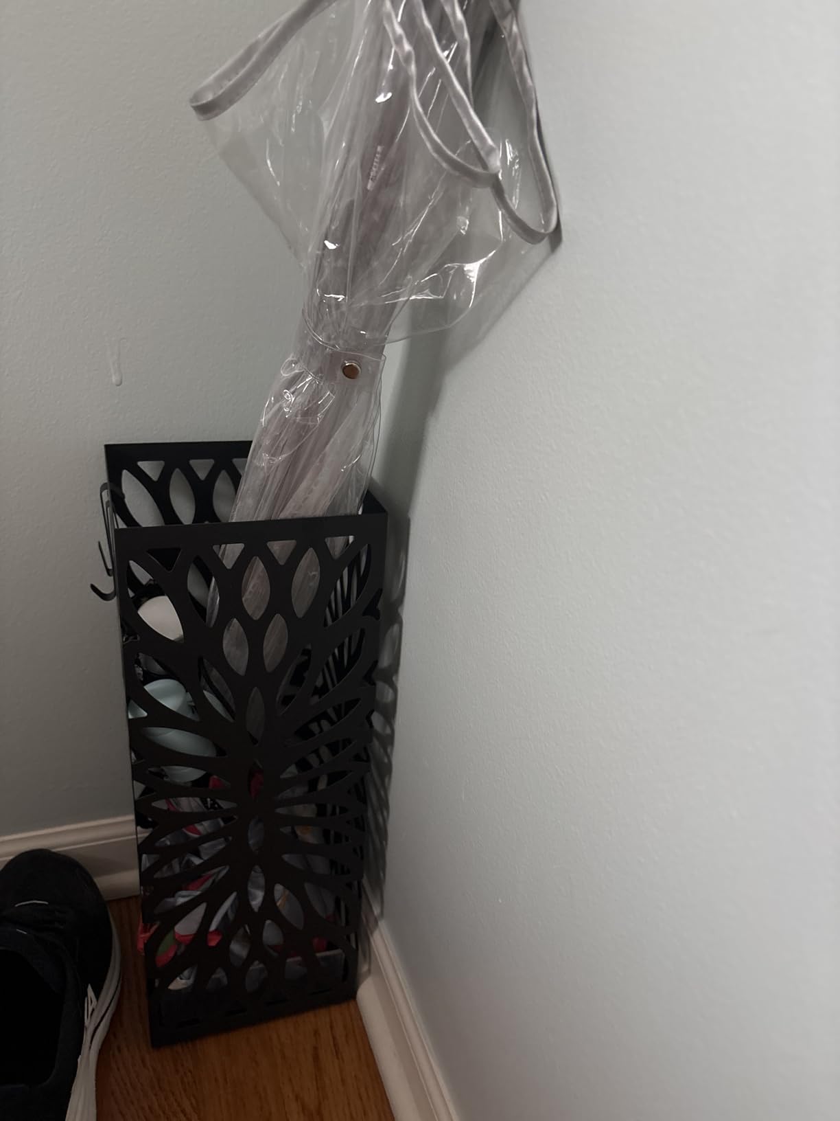 SONGMICS Umbrella Stand, Umbrella Holder for Entryway, Steel Round Umbrella Rack Freestanding, for Canes Walking Sticks, with a Detachable Drip Tray, 2 Long and 2 Short Hooks, Matte Black ULUC022B01 customer photo 2
