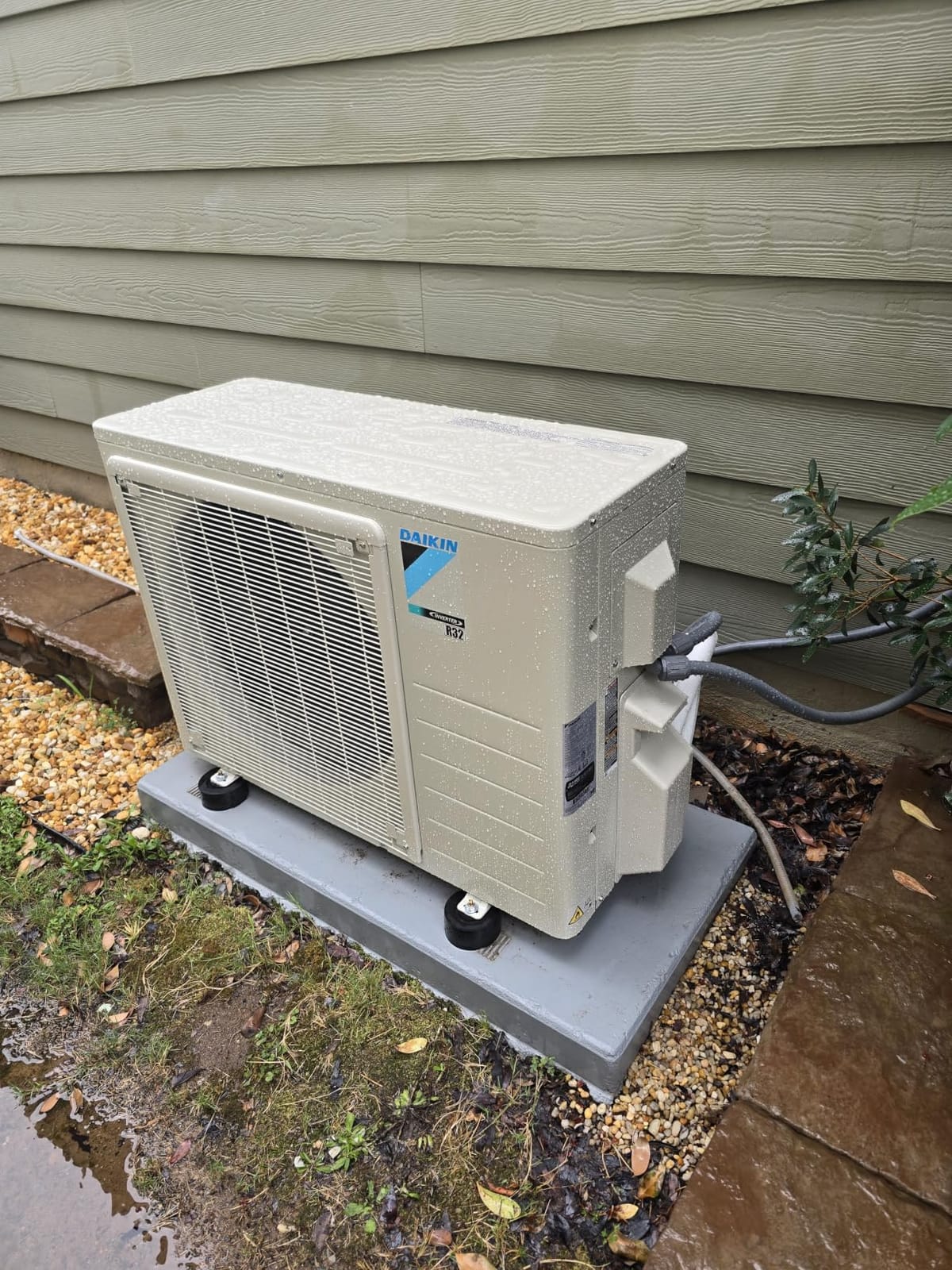 Daikin 24,000 BTU 18 SEER2 R32 Series Heat Pump Ductless Mini Split A/C | Air Conditioner Includes 15' Installation Kit, 1/2 Whip, 30A Disconnect, and Wall Bracket customer photo 1