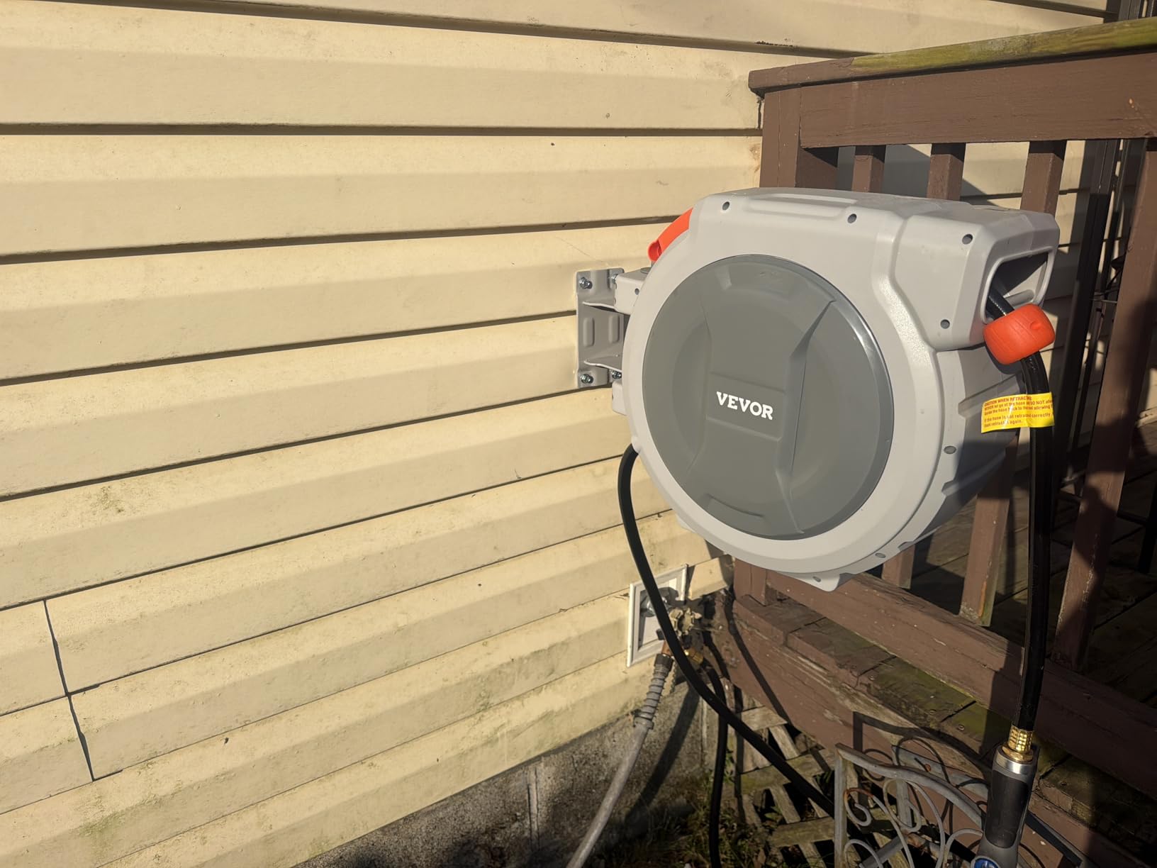 VEVOR Retractable Garden Hose Reel, 5/8 Inch x 100 ft Wall Mounted Hose Reel, Heavy Duty Garden Hose Reel with 9 Patterns Nozzle, Any Length Lock, Upgraded Slow Return System and 180° Swivel Bracket customer photo 2