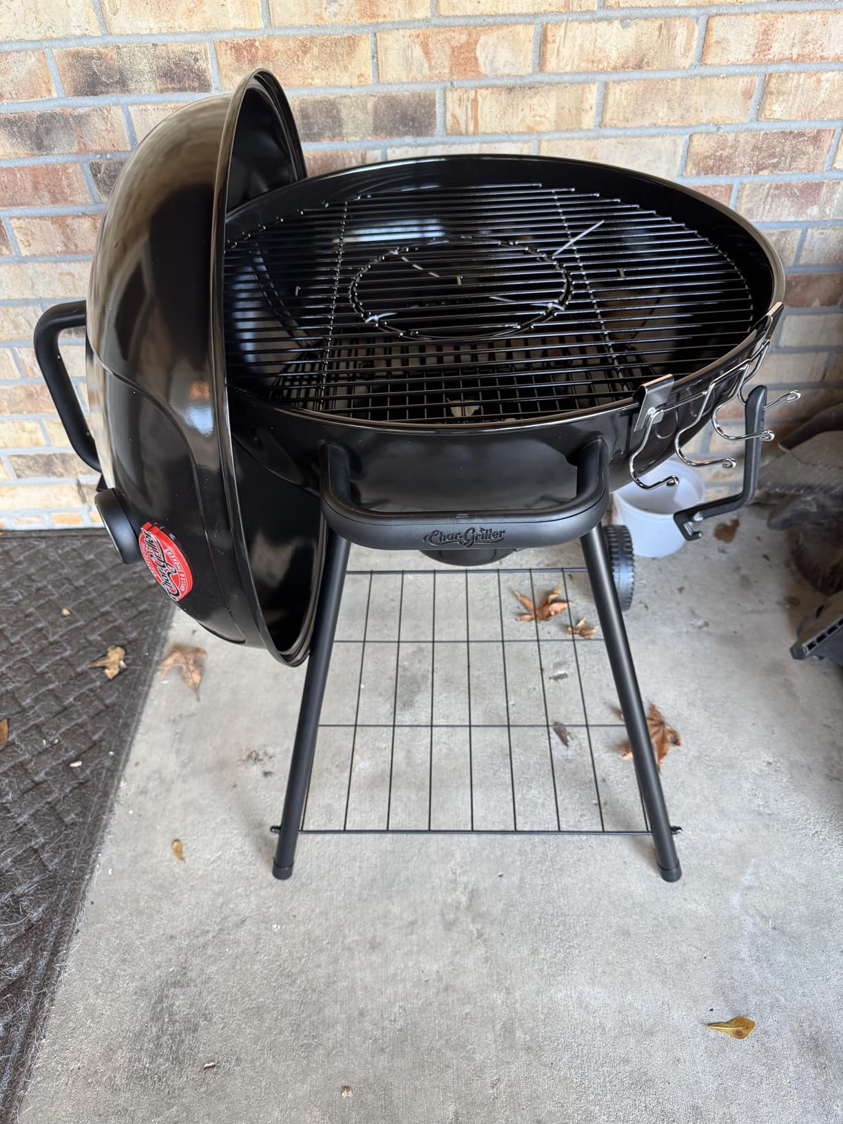 Char-Griller CG30040725 22-inch Kettle Charcoal Grill and Smoker customer photo 2