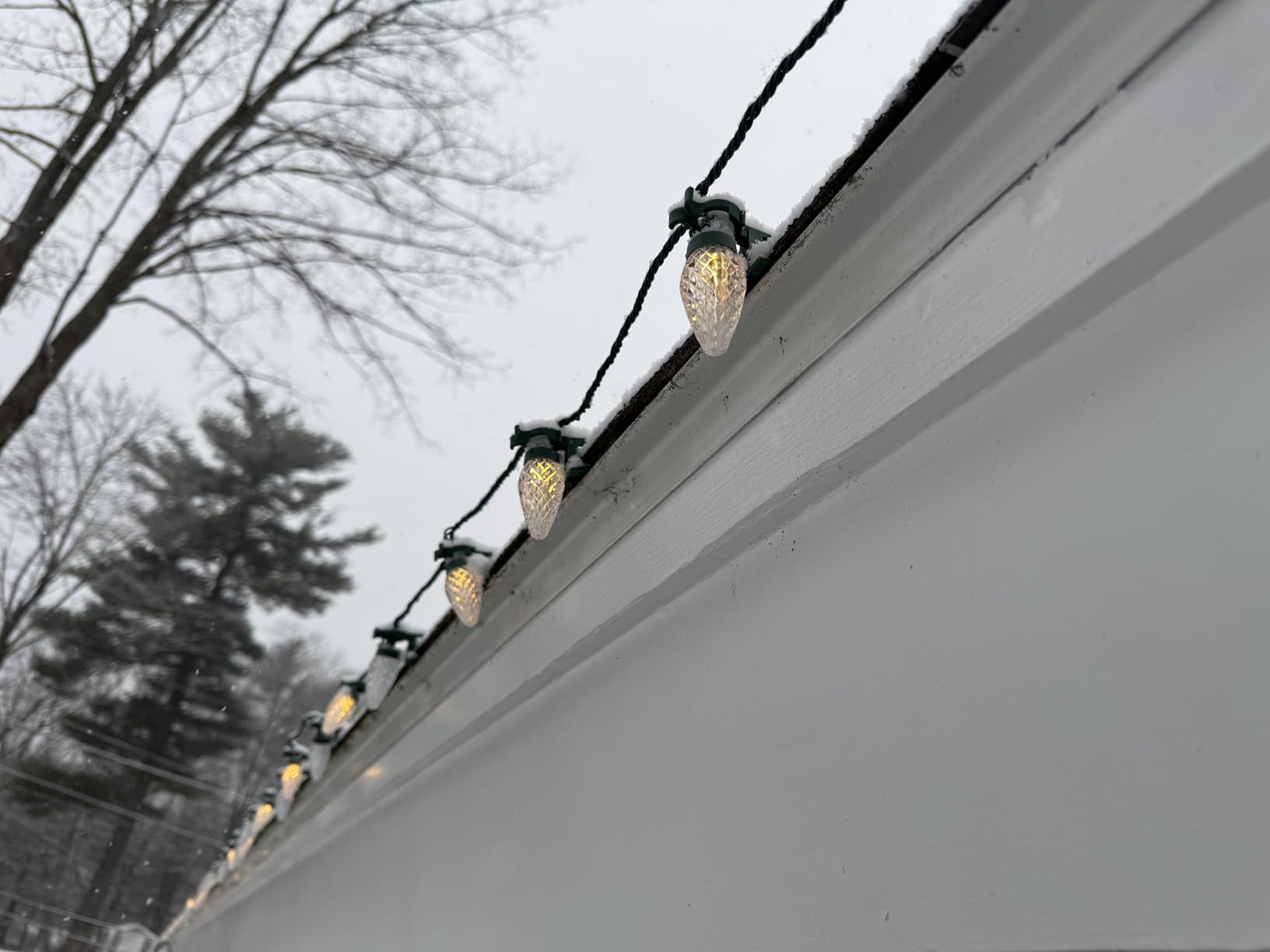 Brightown C9 Christmas Lights Outdoor, 114FT 150 LED Warm White Lights | Timer, 8 Modes, UL Listed Waterproof Connectable Christmas Tree Lights for House, Roof, Garden, Patio Outdoor Decorations customer photo 2