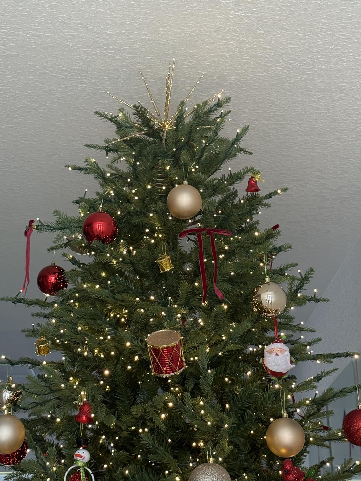 15-Inch Starburst Christmas Tree Topper with 150 LEDs & Remote, Gold | USB Powered with Auto Timer, Fits Trees Up to 9FT, Multiple Lighting Modes Create a Festive Glow customer photo 1