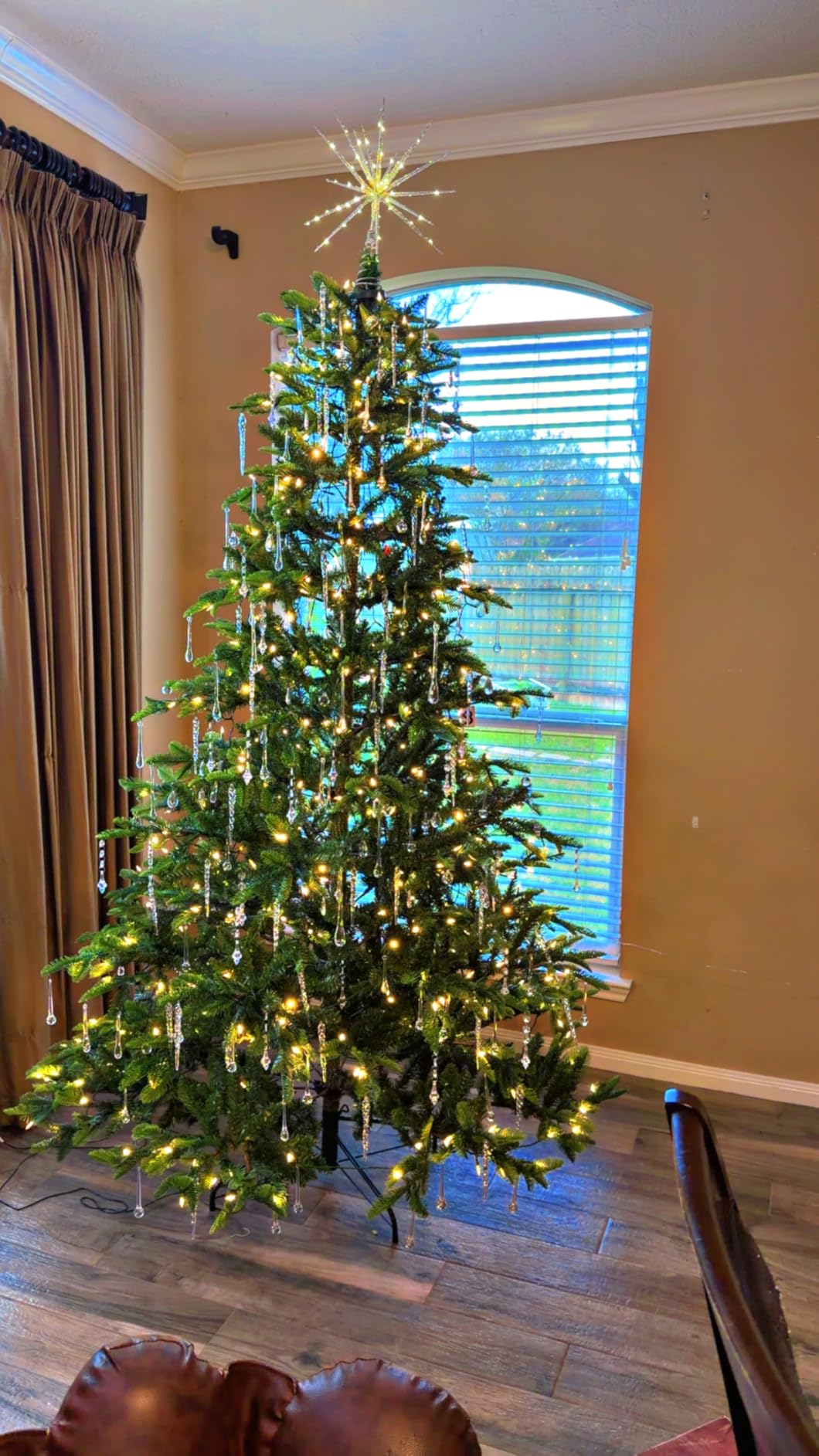 15-Inch Starburst Christmas Tree Topper with 150 LEDs & Remote, Gold | USB Powered with Auto Timer, Fits Trees Up to 9FT, Multiple Lighting Modes Create a Festive Glow customer photo 2
