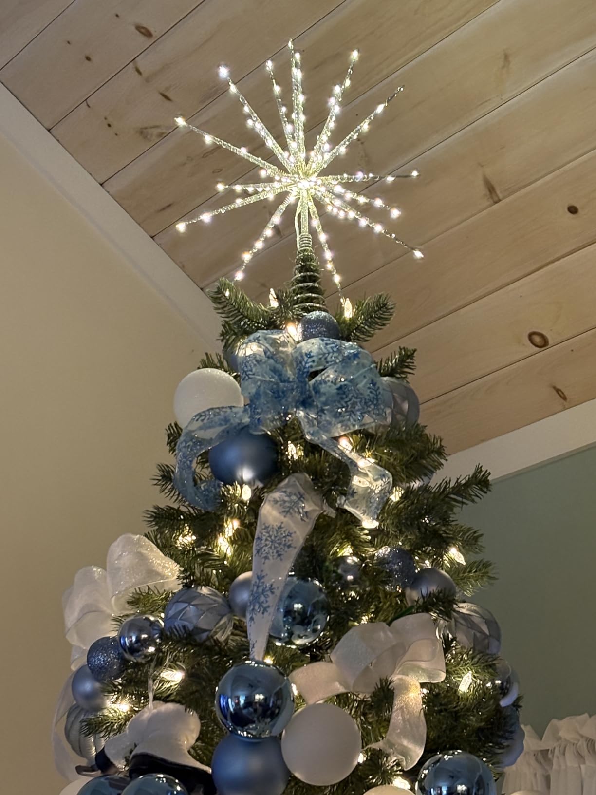 15-Inch Starburst Christmas Tree Topper with 150 LEDs & Remote, Silver customer photo 2