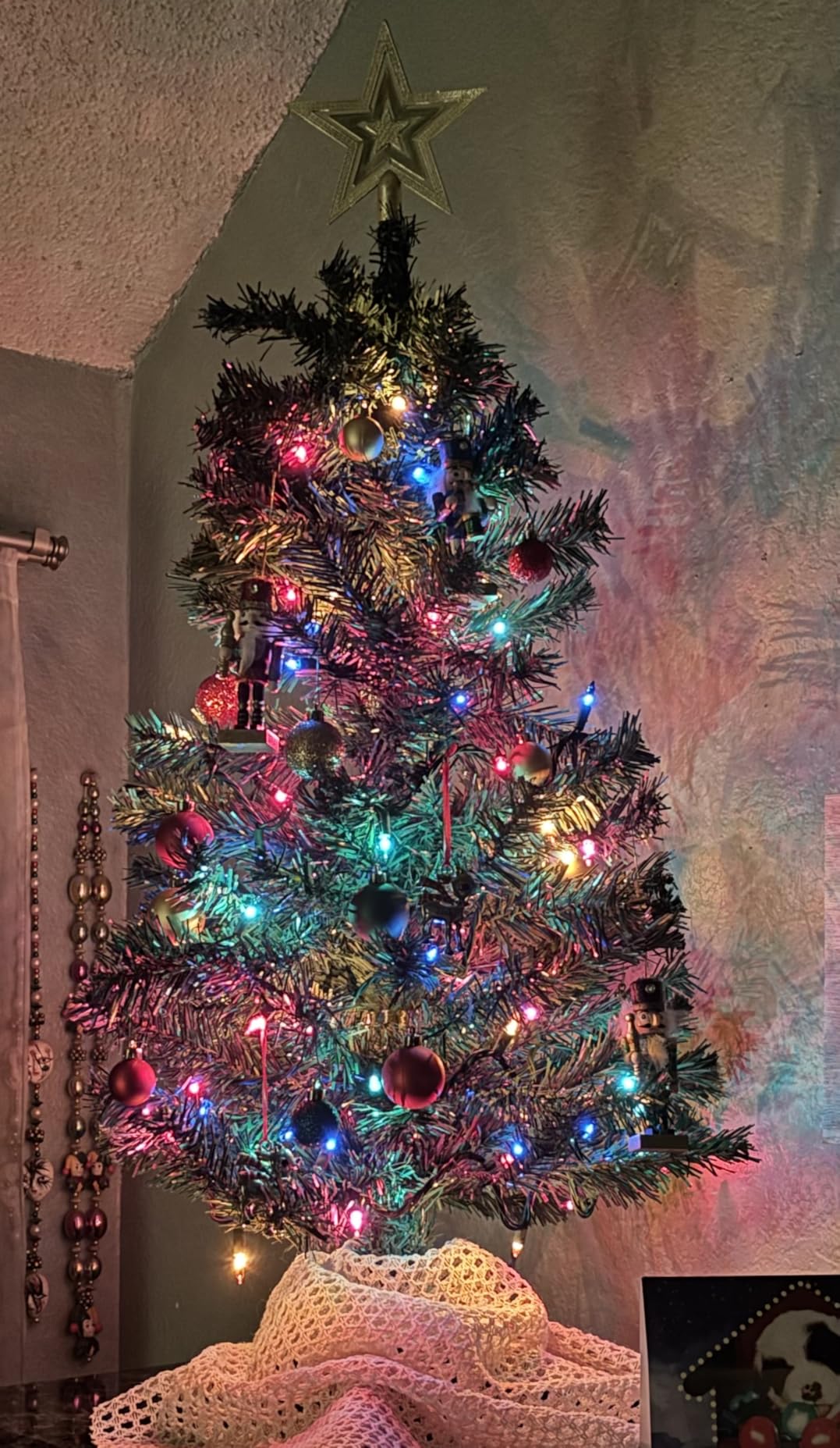 3ft Artificial Christmas Tree, Mini Xmas Pine Tree with 4-Leg Stable Plastic Base, Small Tabletop Christmas Tree for Home Office Holiday Party Indoor Decoration(Green) customer photo 1