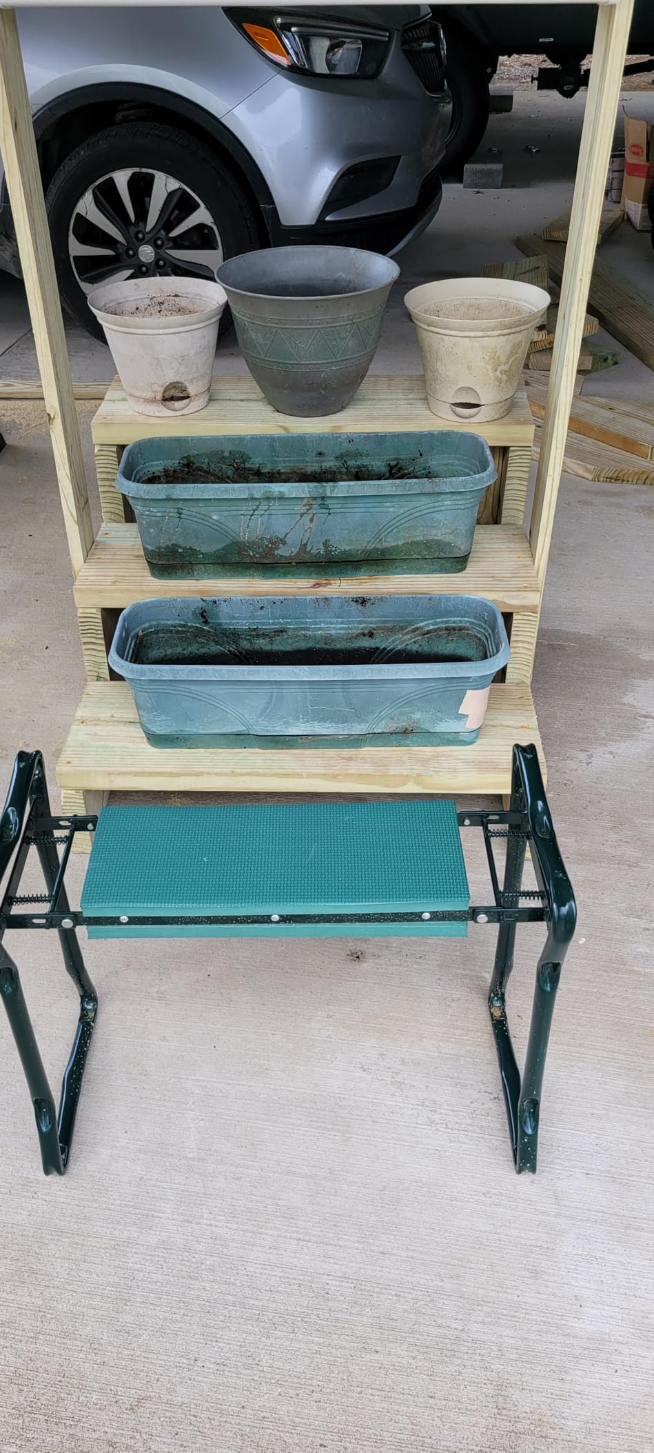 VEVOR Garden Kneeler and Seat Heavy Duty, Kneeling Bench for Gardening, Portable Garden Stool with Kneeling Pad and 2 Tool Bags, Relieve Knee & Back Pain, Great Gifts for Seniors customer photo 2