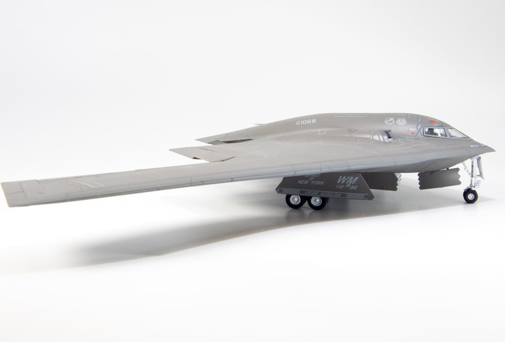 Academy 1/144 USAF B-2A Scale Model Kit customer photo 1