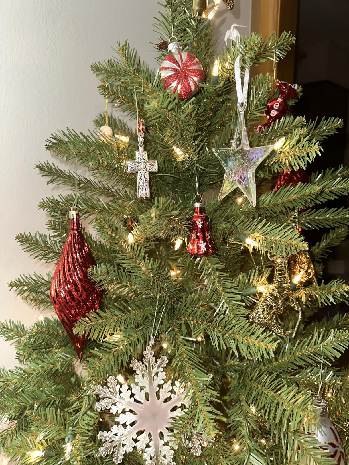 6.5FT Pre-Lit Artificial Christmas Tree with 650 White Lights | 1227 Mixed PE&PVC Branch Tips, Green Full Downswept Douglas Fir Xmas Tree, Foldable Metal Base, Home Party Holiday Decor customer photo 2