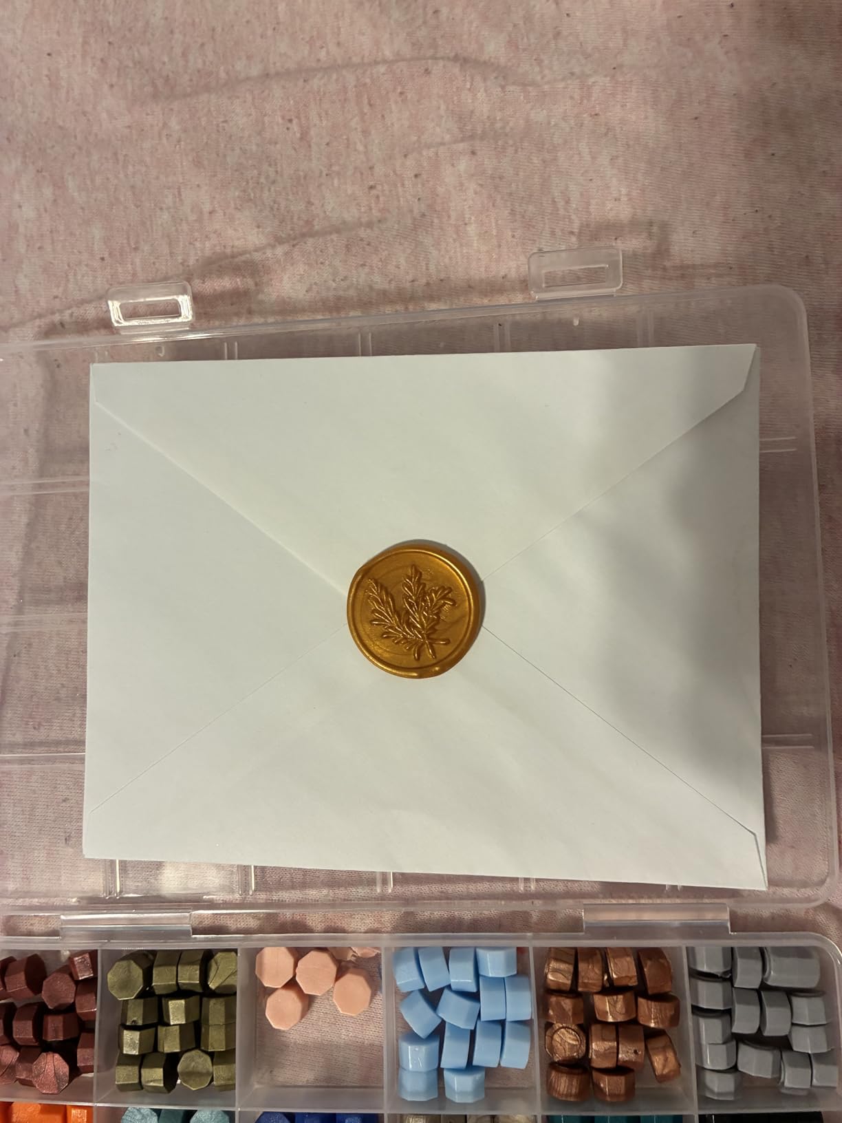 xxxHOLIC Wax Seal Kit, 624 Beads, 24 Colors | Crack-resistant, smokeless wax beads melt smoothly for glossy seals on invitations, envelopes, gift wrapping and DIY crafts customer photo 1