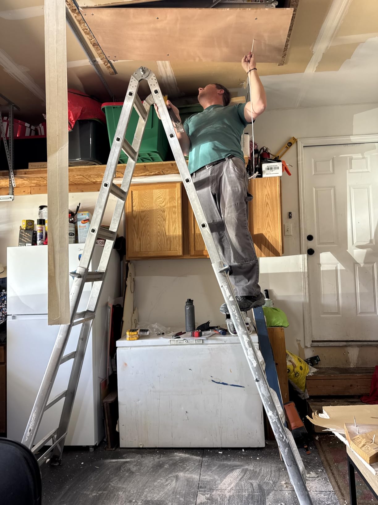 10 Ft Aluminum Attic Ladder Pull Down System for 22.5