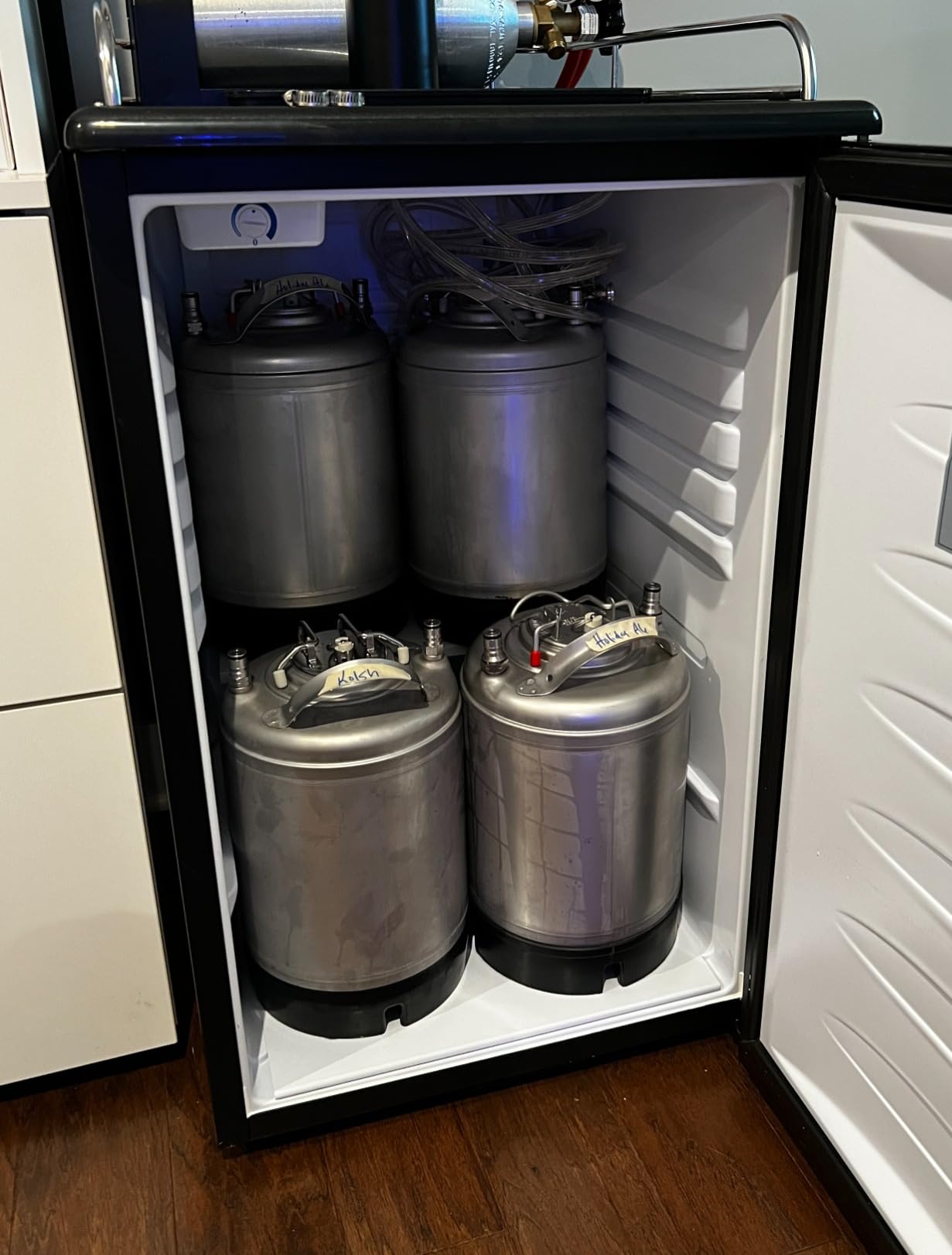 VEVOR Beer Kegerator, Single Tap Commercial Draft Beer Dispenser for D system, Refrigerator With Shelves, Hold 1 Sixth Keg, 2.5lbs CO2 Tank, 92L | For Homes, Small Bars, Microbreweries, Craft Ber Studios, Refrigerator with Shelves, Hold 1 Sixth Keg, 2.5lbs CO2 Tank, 92L customer photo 1