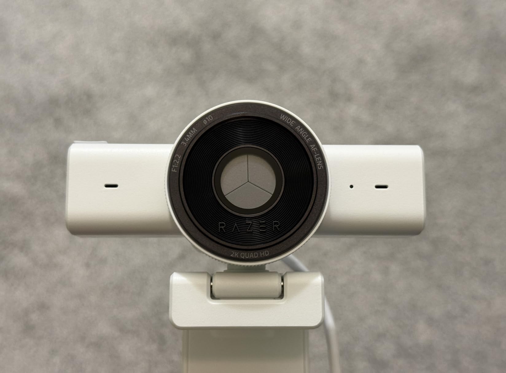 Razer Kiyo V2 X Webcam for Streaming and Meetings, 1440p 60 FPS, Black | AI Powered Auto-Framing, Built-in Microphone, Ultrawide Angle Lens, Privacy Cover, Works with OBS, Discord, Zoom, Teams customer photo 1
