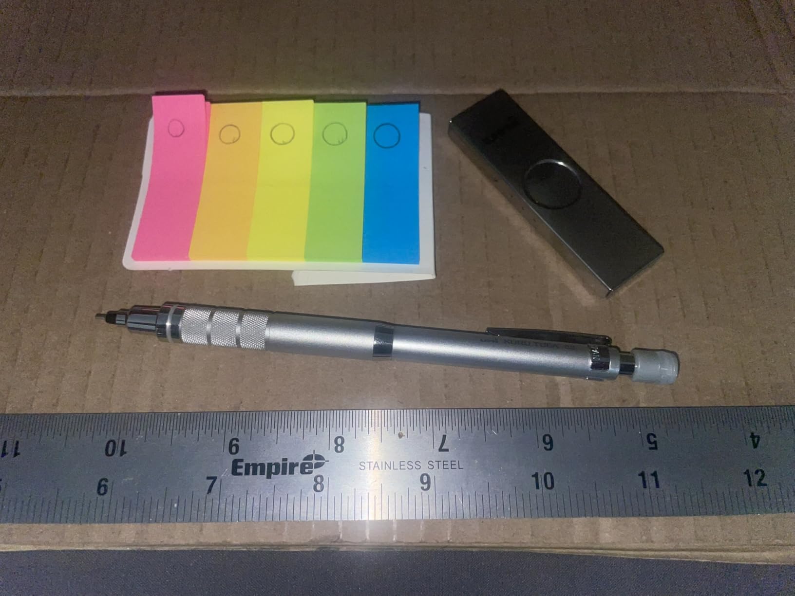 Uni Kuru Toga Roulette 0.5mm Mechanical Pencil, Silver Body (M510171P.26) Set - Metal Case 0.5mm HB Lead Refills 40 Pieces(ULSM05HB) + Sticky Notes - Made in Japan customer photo 1