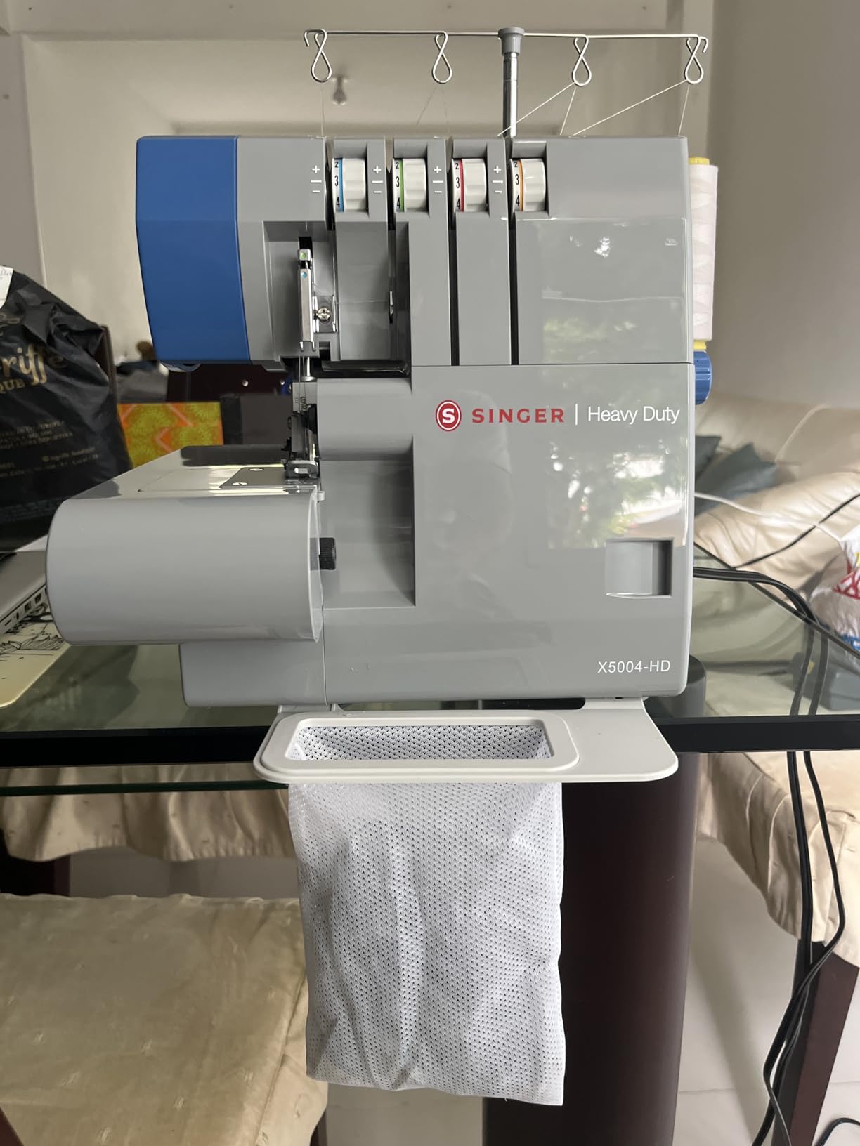 SINGER HD0500S Heavy Duty Serger Overlock Machine, 2-3-4 Thread, Black | Accessories, 6 stitches, 1300 stitches/min, LED light, free arm, adjustable differential feed, metal frame, for home décor customer photo 1