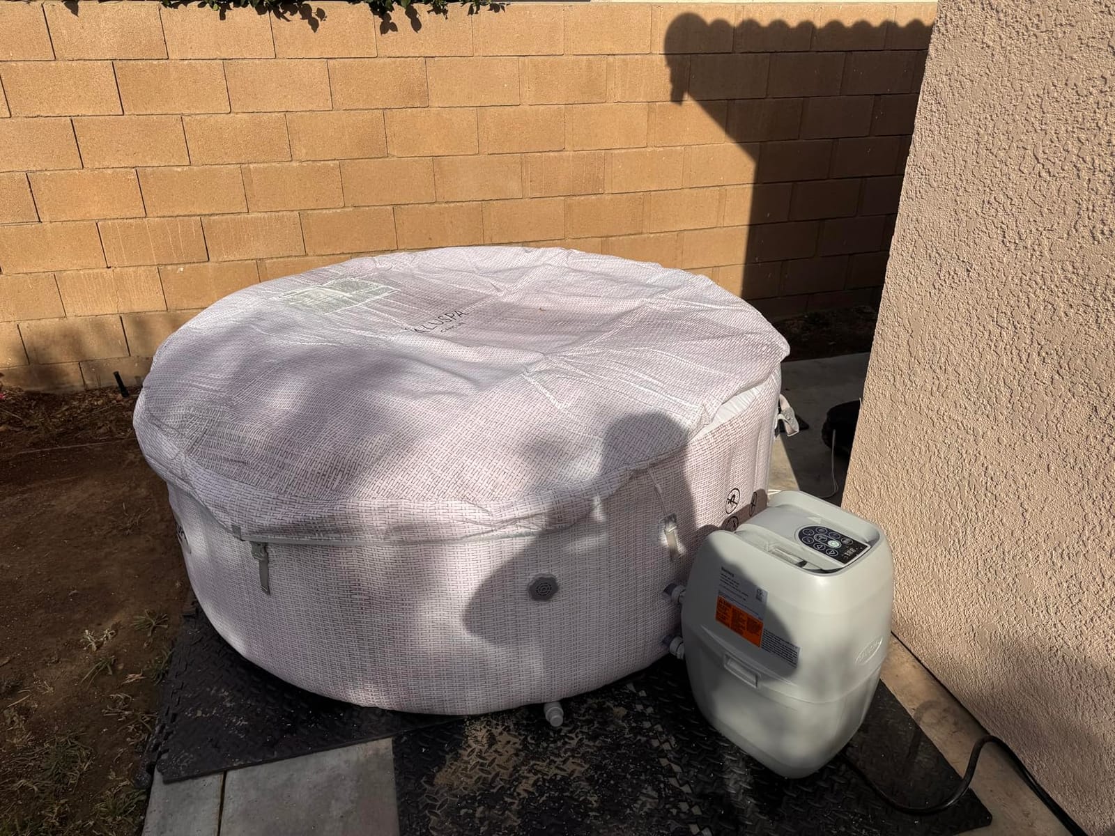 Coleman SaluSpa Cancun Energy-Efficient 2-4 Person Inflatable Hot Tub | AirJet Portable Outdoor Spa with Built-in Insulation, Freeze Shield Technology, 120 Bubble Jets, 71