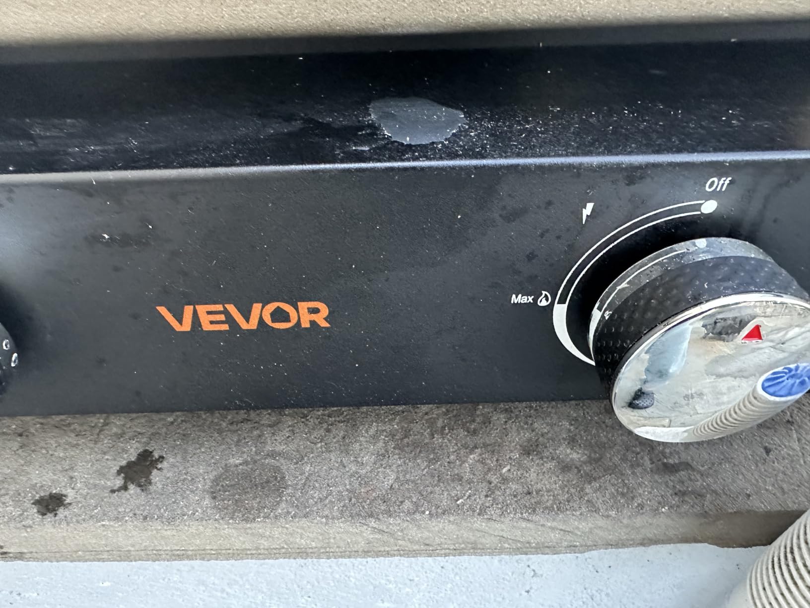 VEVOR Gas Griddle, 2 Burner Tabletop Griddle, 22 inch Portable Griddles Propane with Lid, Oil Drain Hole & Oil Collection Tray, 22000BTU Camping Flat Top Grill for Outdoor Cooking, Tailgating customer photo 1