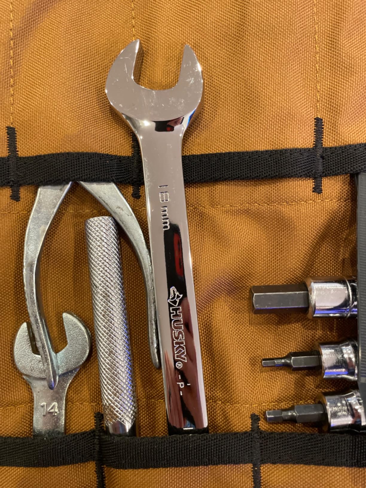 Carhartt Utility Roll Organizer Gravel | Durable, Water-Resistant Tool Roll, 16 Pocket customer photo 2